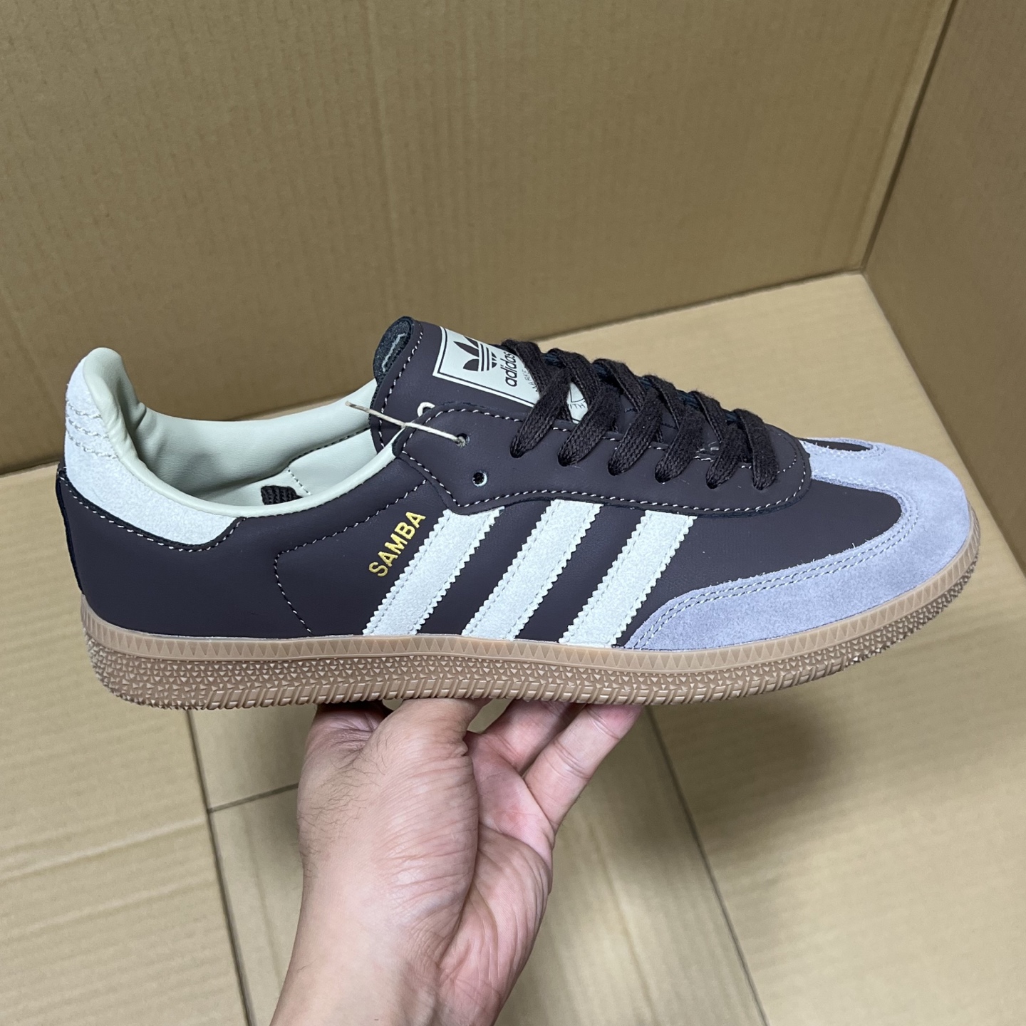 GS版德训新配色！
尺码36-45，全码出货！
零售冲量版本！行业性价比天花板！版型 材质 细节也是市场独一无二！售前 售后 三包到底，兄弟们放心买卖！