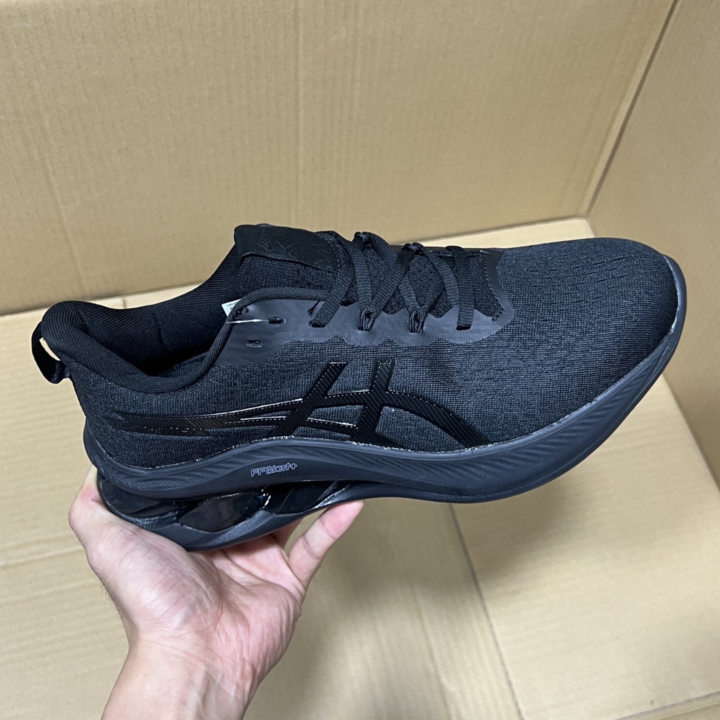 纯原亚瑟士GLE-MAX系列
尺码：36-45，全码输出！
工厂极限套现！天猫 京东等平台充正订单！品质如图所示，售前 售后 一包到底！
编码AB256865！