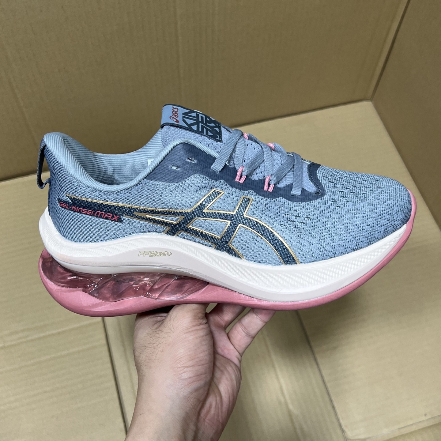 纯原亚瑟士GLE-MAX系列
尺码：36-45，全码输出！
工厂极限套现！天猫 京东等平台充正订单！品质如图所示，售前 售后 一包到底！
编码AB256865！