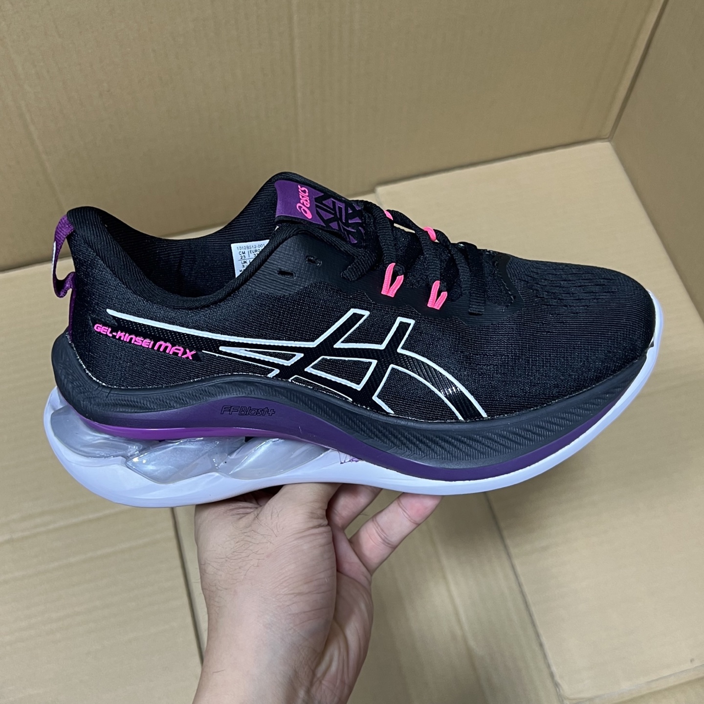 纯原亚瑟士GLE-MAX系列
尺码：36-45，全码输出！
工厂极限套现！天猫 京东等平台充正订单！品质如图所示，售前 售后 一包到底！
编码AB256865！