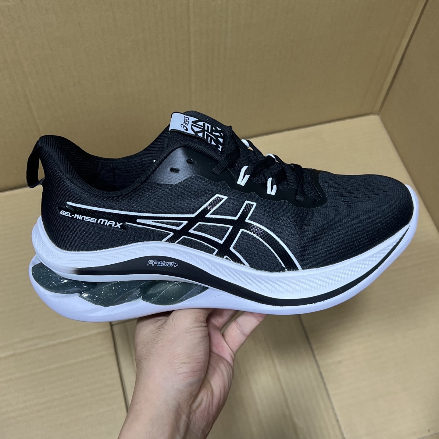 纯原亚瑟士GLE-MAX系列
尺码：36-45，全码输出！
工厂极限套现！天猫 京东等平台充正订单！品质如图所示，售前 售后 一包到底！
编码AB256865！