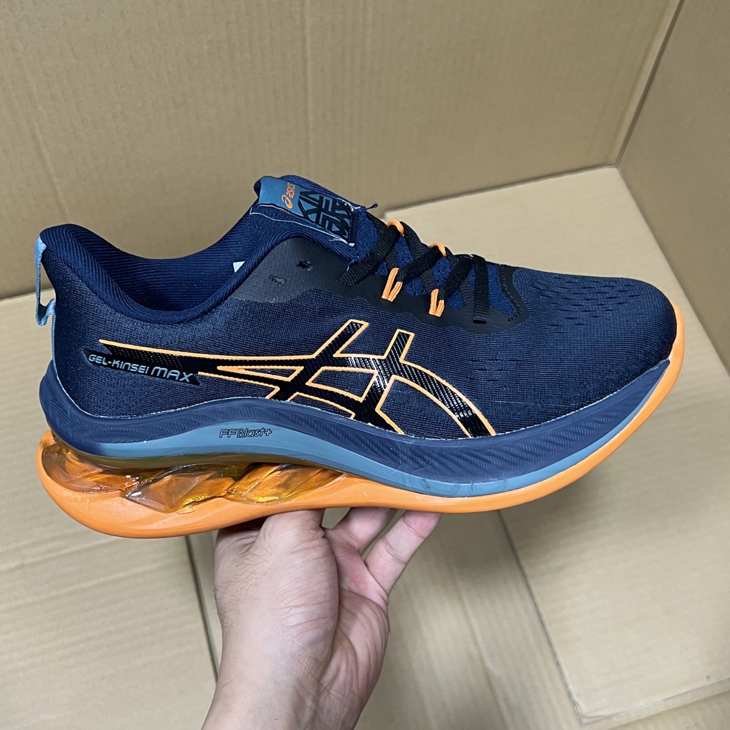 纯原亚瑟士GLE-MAX系列
尺码：36-45，全码输出！
工厂极限套现！天猫 京东等平台充正订单！品质如图所示，售前 售后 一包到底！
编码AB256865！