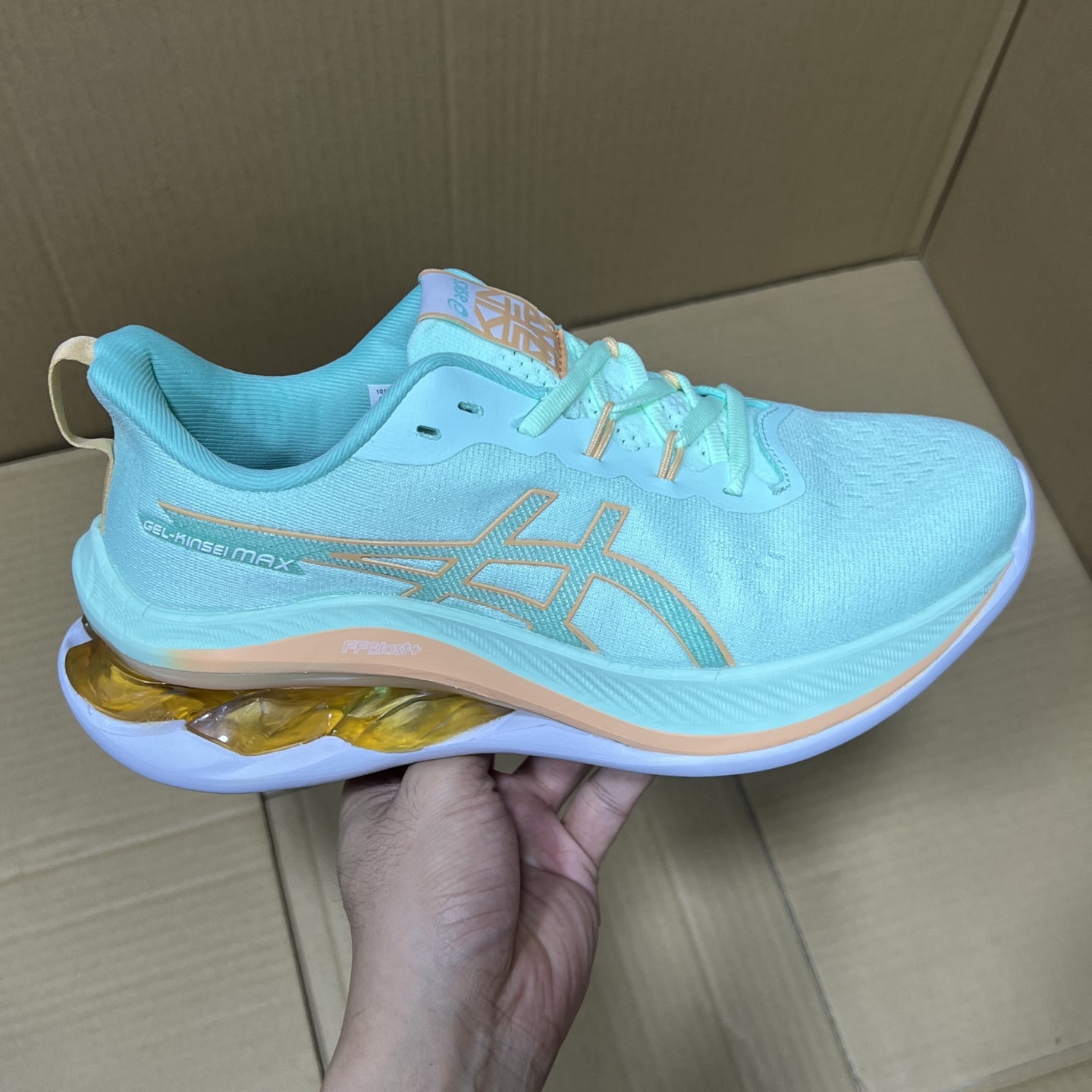 纯原亚瑟士GLE-MAX系列
尺码：36-45，全码输出！
工厂极限套现！天猫 京东等平台充正订单！品质如图所示，售前 售后 一包到底！
编码AB256865！