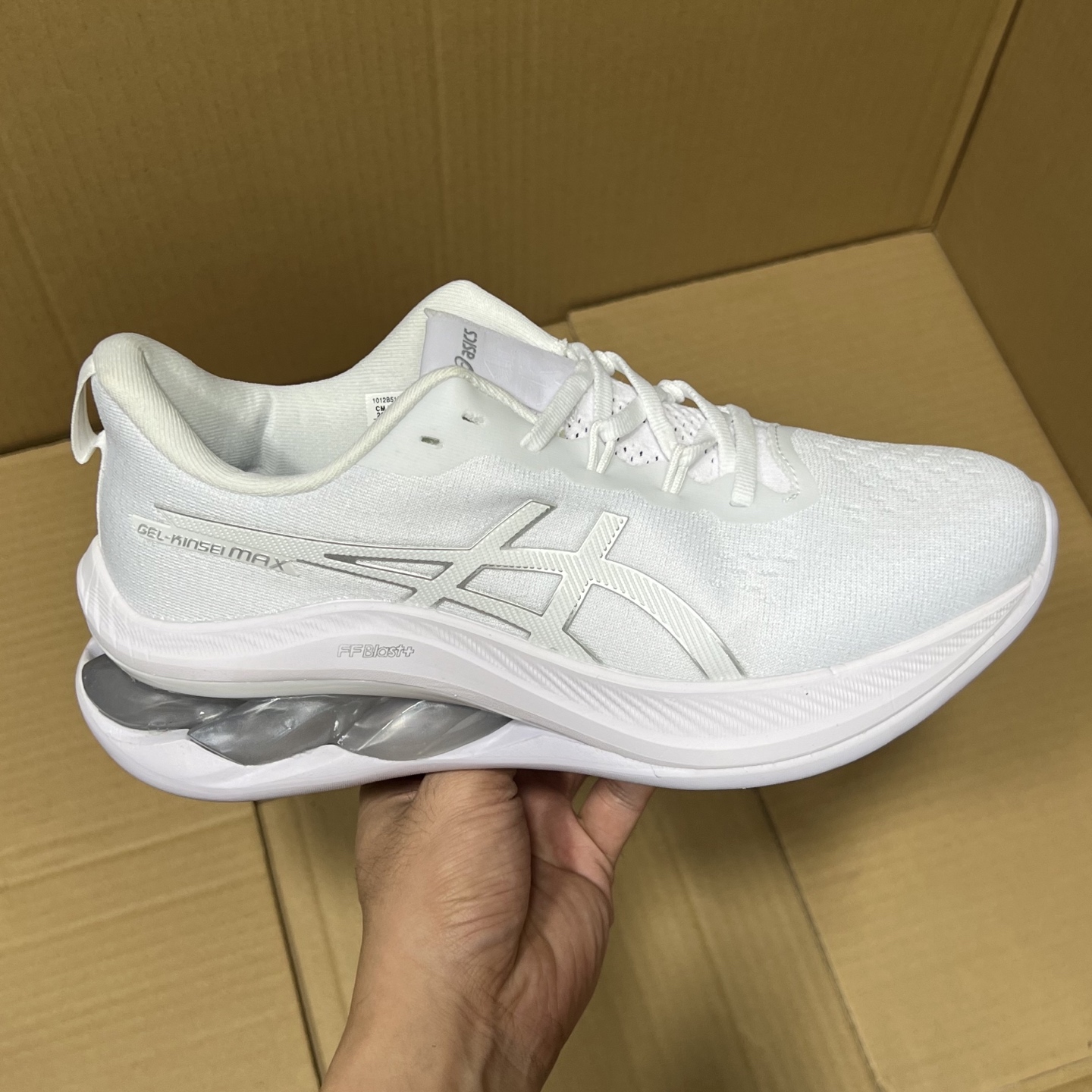 纯原亚瑟士GLE-MAX系列
尺码：36-45，全码输出！
工厂极限套现！天猫 京东等平台充正订单！品质如图所示，售前 售后 一包到底！
编码AB256865！