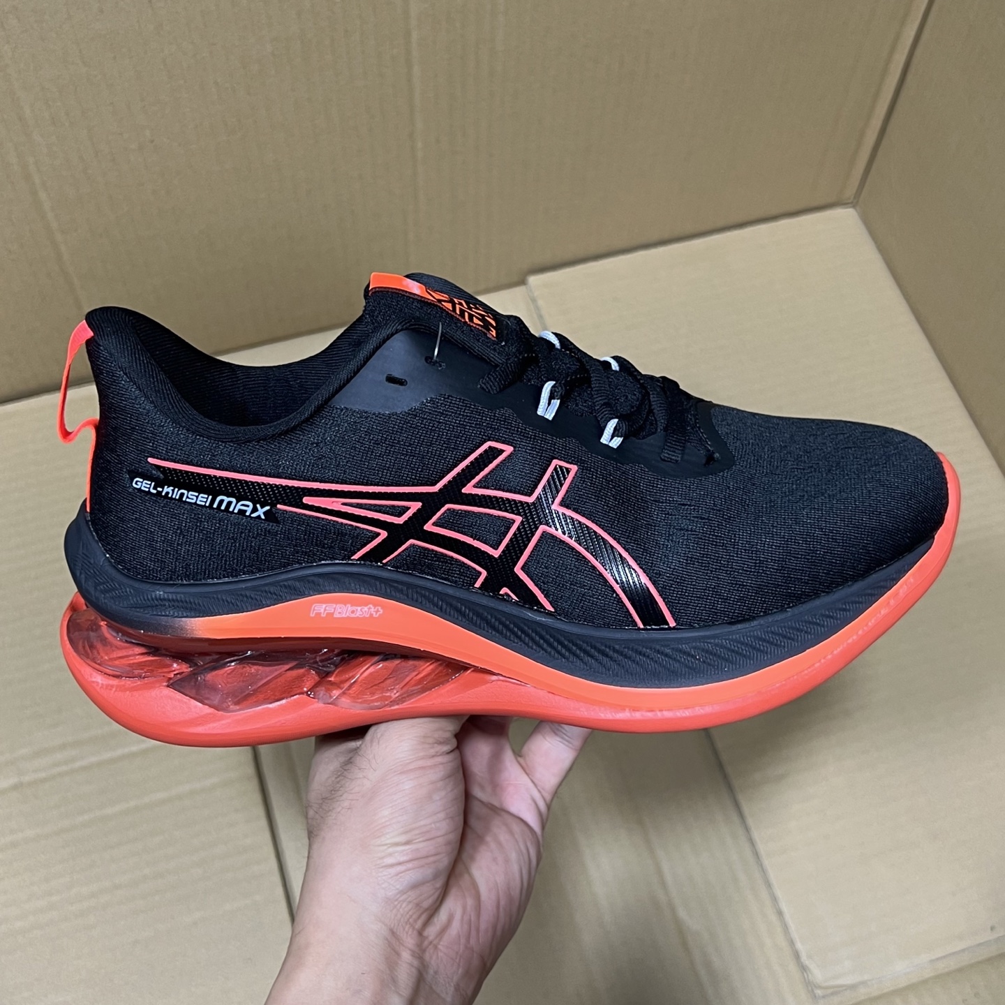 纯原亚瑟士GLE-MAX系列
尺码：36-45，全码输出！
工厂极限套现！天猫 京东等平台充正订单！品质如图所示，售前 售后 一包到底！
编码AB256865！