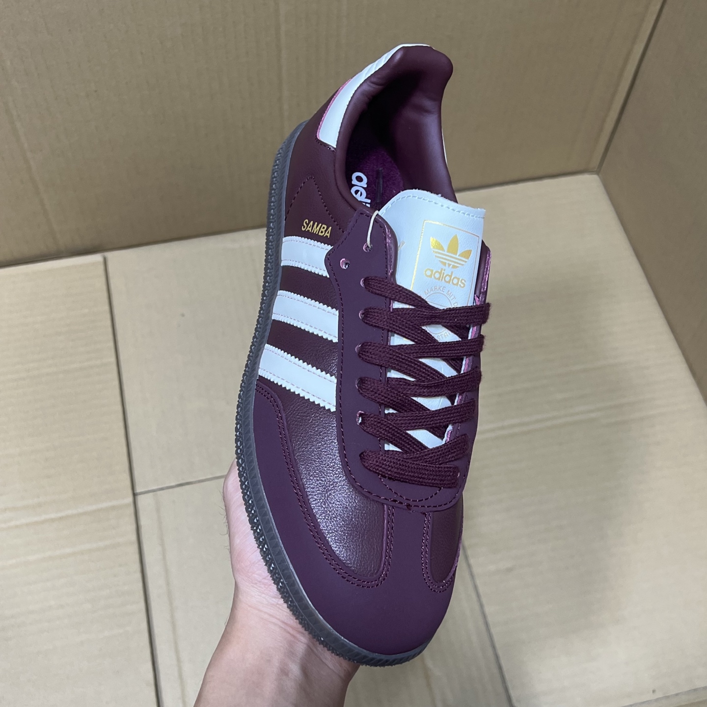 GS版德训新配色！
尺码36-45，全码出货！
零售冲量版本！行业性价比天花板！版型 材质 细节也是市场独一无二！售前 售后 三包到底，兄弟们放心买卖！