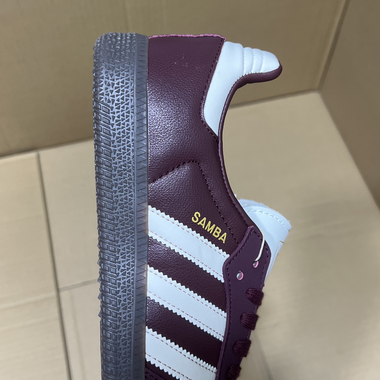 GS版德训新配色！
尺码36-45，全码出货！
零售冲量版本！行业性价比天花板！版型 材质 细节也是市场独一无二！售前 售后 三包到底，兄弟们放心买卖！