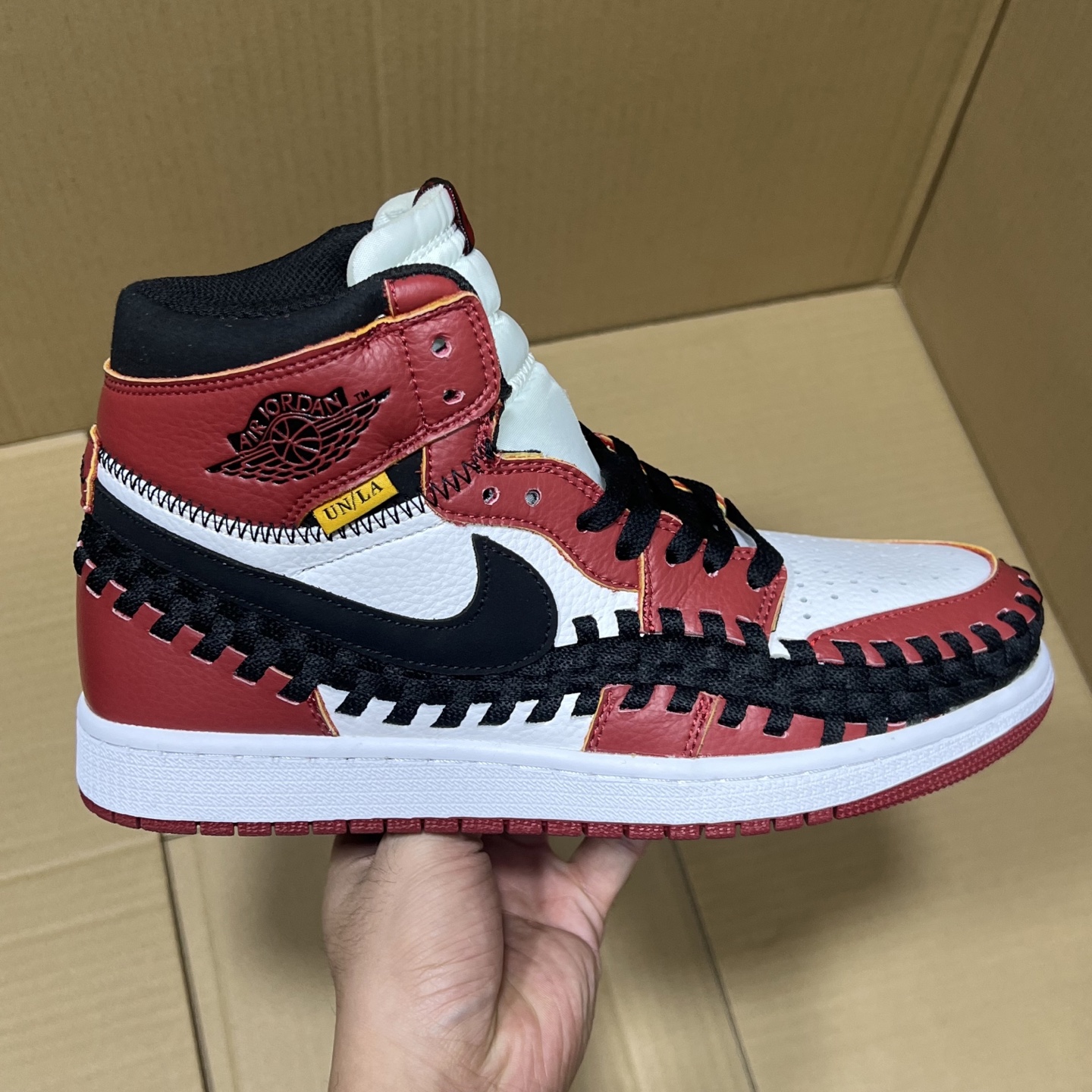 合集＃推荐特价💰159！ 
莞产纯原AJ1高帮编织特价！
尺码36-46，全码输出！
外贸纯原大厂出品，正确原装大盒！公司原档案原数据编织拼接鞋面，品质妥妥的好货！欢迎外贸大哥合作！
编码AB325869