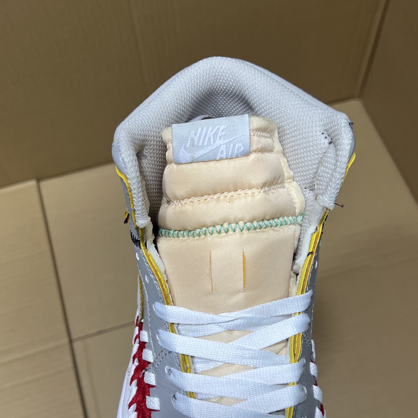 推荐特价💰159！ 
莞产纯原AJ1高帮编织特价！
尺码36-46，全码输出！
外贸纯原大厂出品，正确原装大盒！公司原档案原数据编织拼接鞋面，品质妥妥的好货！欢迎外贸大哥合作！
编码AB325869