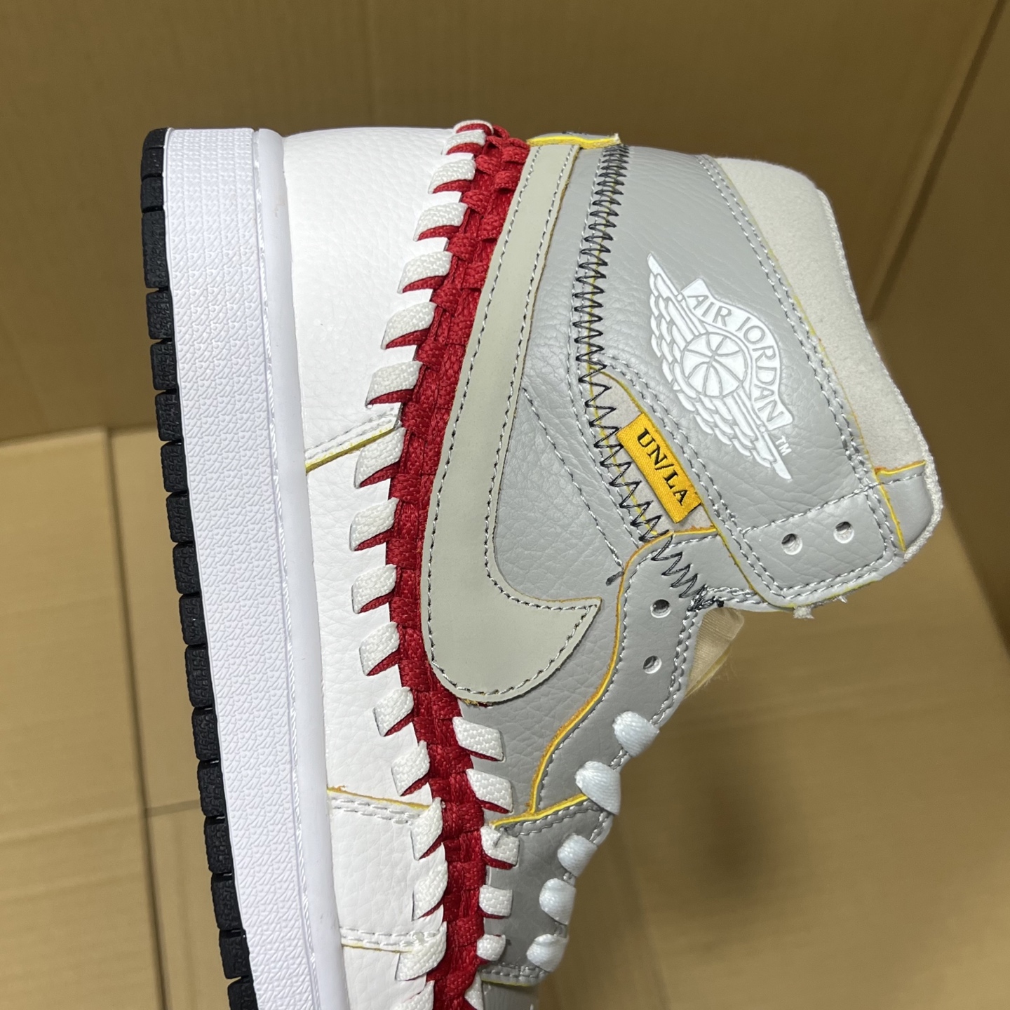 推荐特价💰159！ 
莞产纯原AJ1高帮编织特价！
尺码36-46，全码输出！
外贸纯原大厂出品，正确原装大盒！公司原档案原数据编织拼接鞋面，品质妥妥的好货！欢迎外贸大哥合作！
编码AB325869