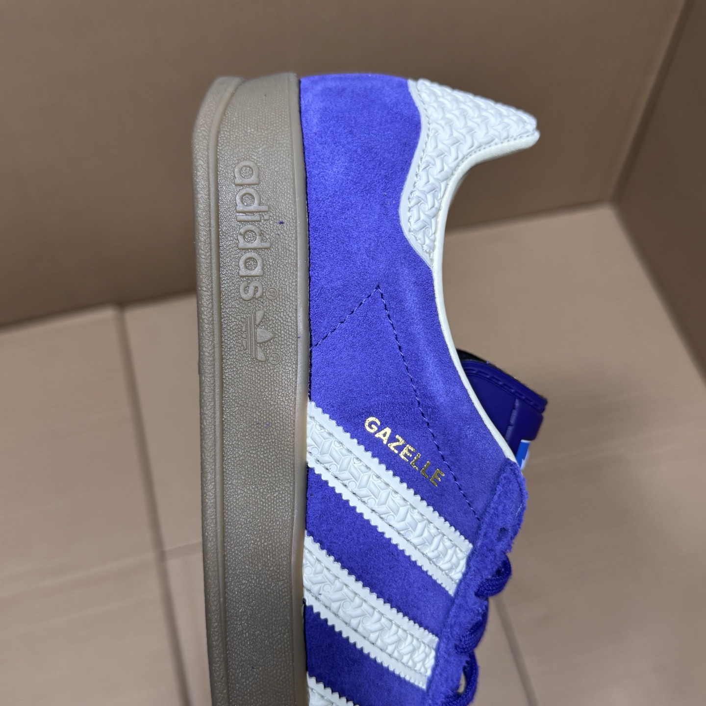 推荐特价💰99！ 
外贸纯原德训2.0特价！
尺码35.5-45，全码齐开冲！
市场知名外贸版本福利！原先专供外贸充正平台，品质价格都很美丽，有喜欢的可以入手！