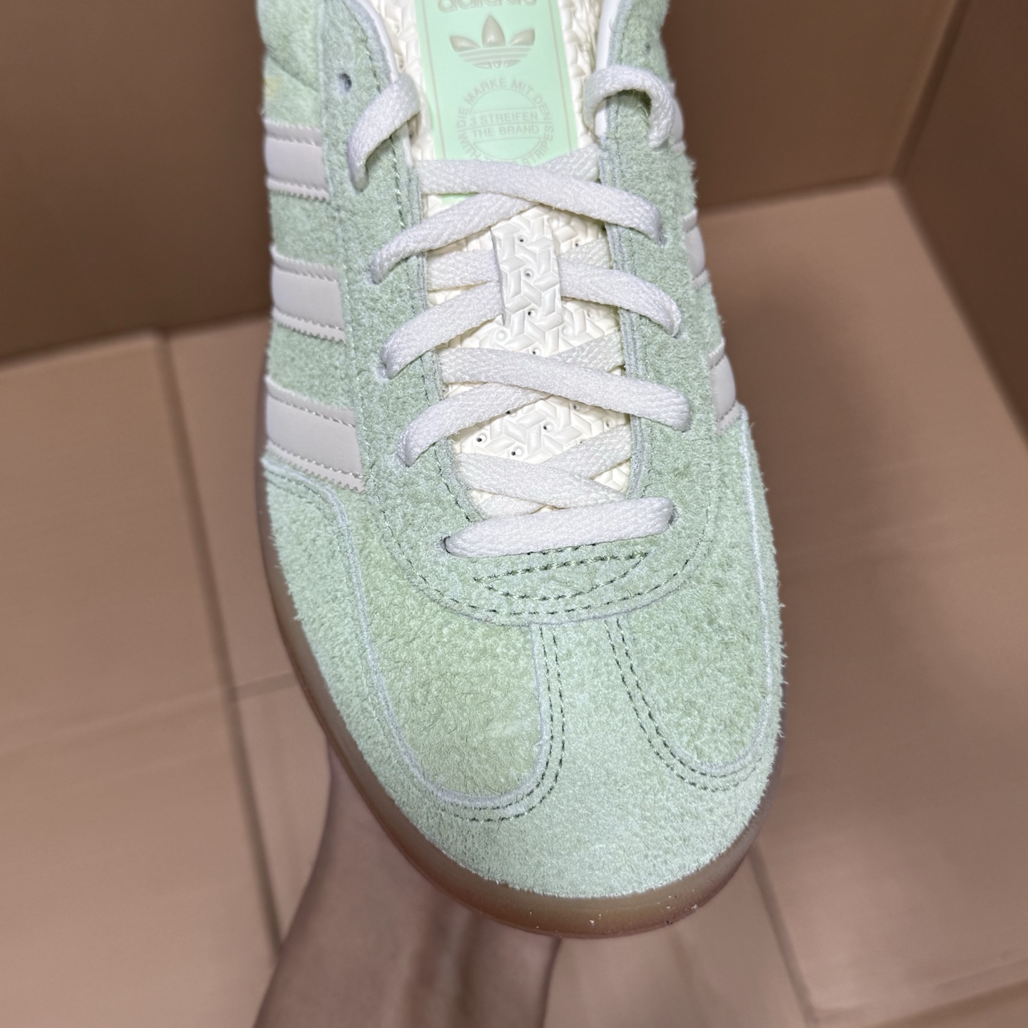 推荐特价💰99！ 
外贸纯原德训2.0特价！
尺码35.5-45，全码齐开冲！
市场知名外贸版本福利！原先专供外贸充正平台，品质价格都很美丽，有喜欢的可以入手！