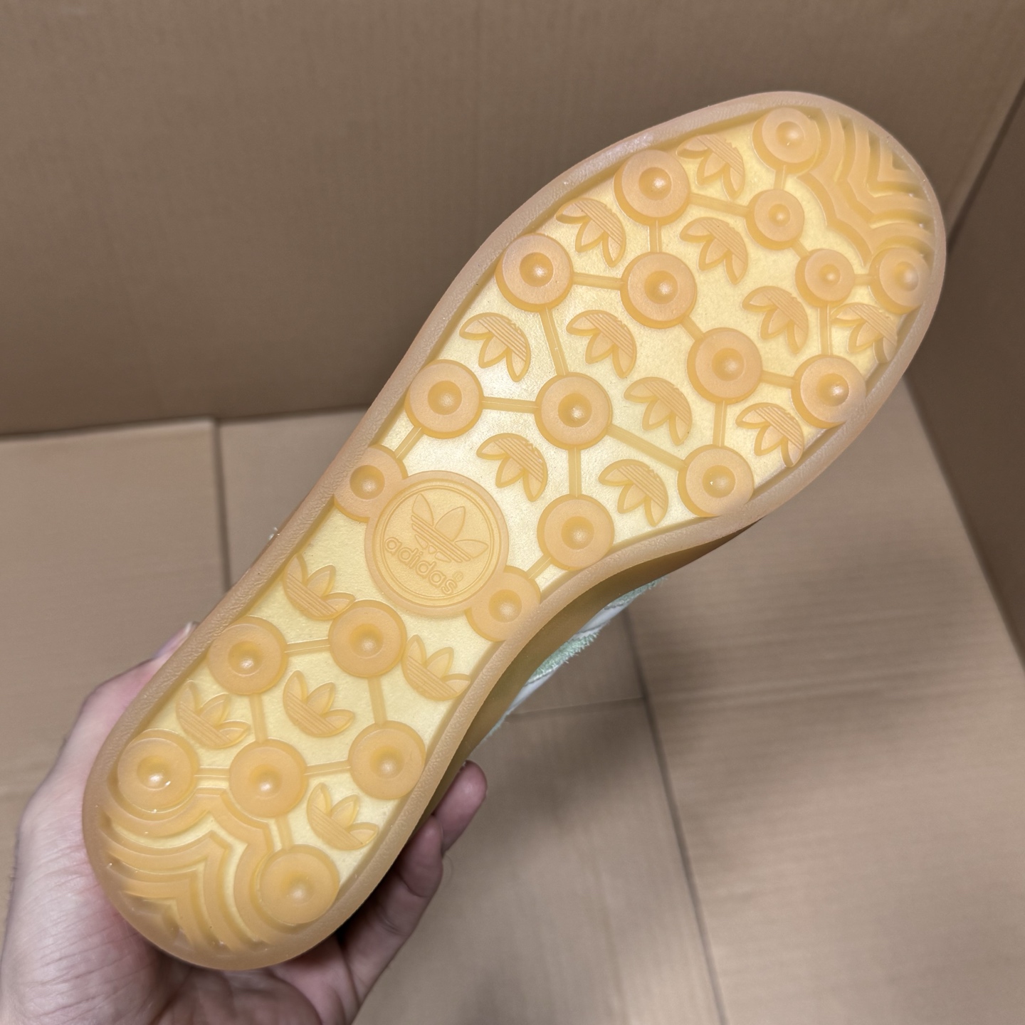 推荐特价💰99！ 
外贸纯原德训2.0特价！
尺码35.5-45，全码齐开冲！
市场知名外贸版本福利！原先专供外贸充正平台，品质价格都很美丽，有喜欢的可以入手！