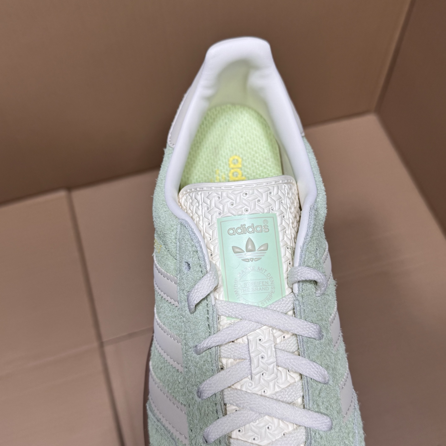 推荐特价💰99！ 
外贸纯原德训2.0特价！
尺码35.5-45，全码齐开冲！
市场知名外贸版本福利！原先专供外贸充正平台，品质价格都很美丽，有喜欢的可以入手！