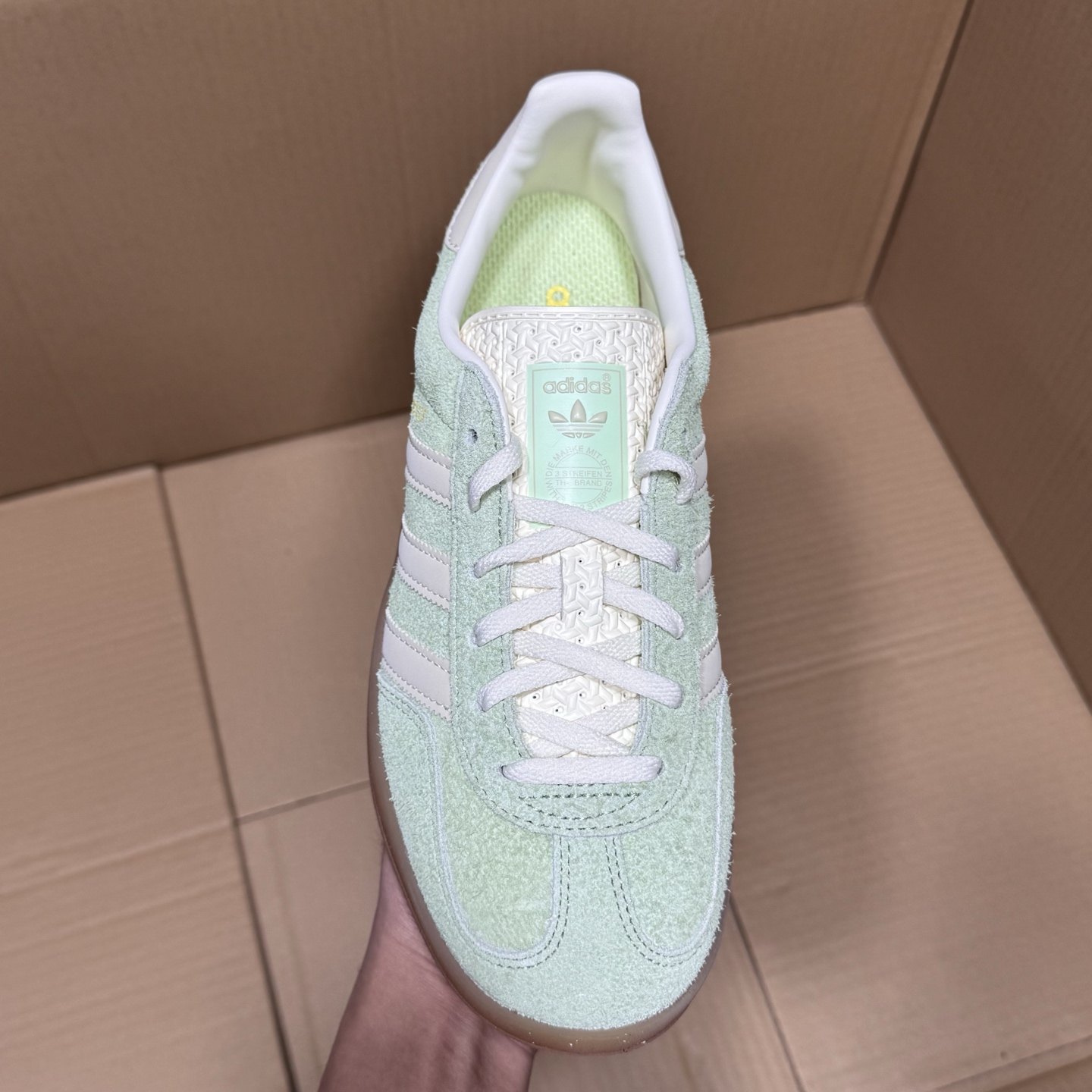 推荐特价💰99！ 
外贸纯原德训2.0特价！
尺码35.5-45，全码齐开冲！
市场知名外贸版本福利！原先专供外贸充正平台，品质价格都很美丽，有喜欢的可以入手！