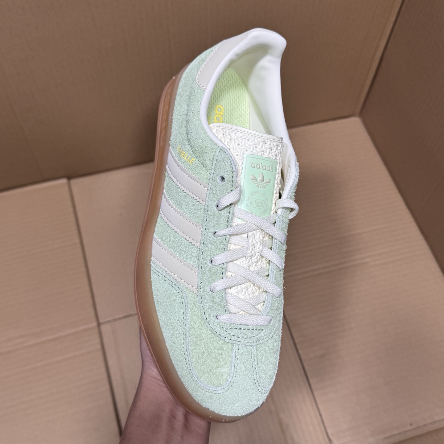 推荐特价💰99！ 
外贸纯原德训2.0特价！
尺码35.5-45，全码齐开冲！
市场知名外贸版本福利！原先专供外贸充正平台，品质价格都很美丽，有喜欢的可以入手！