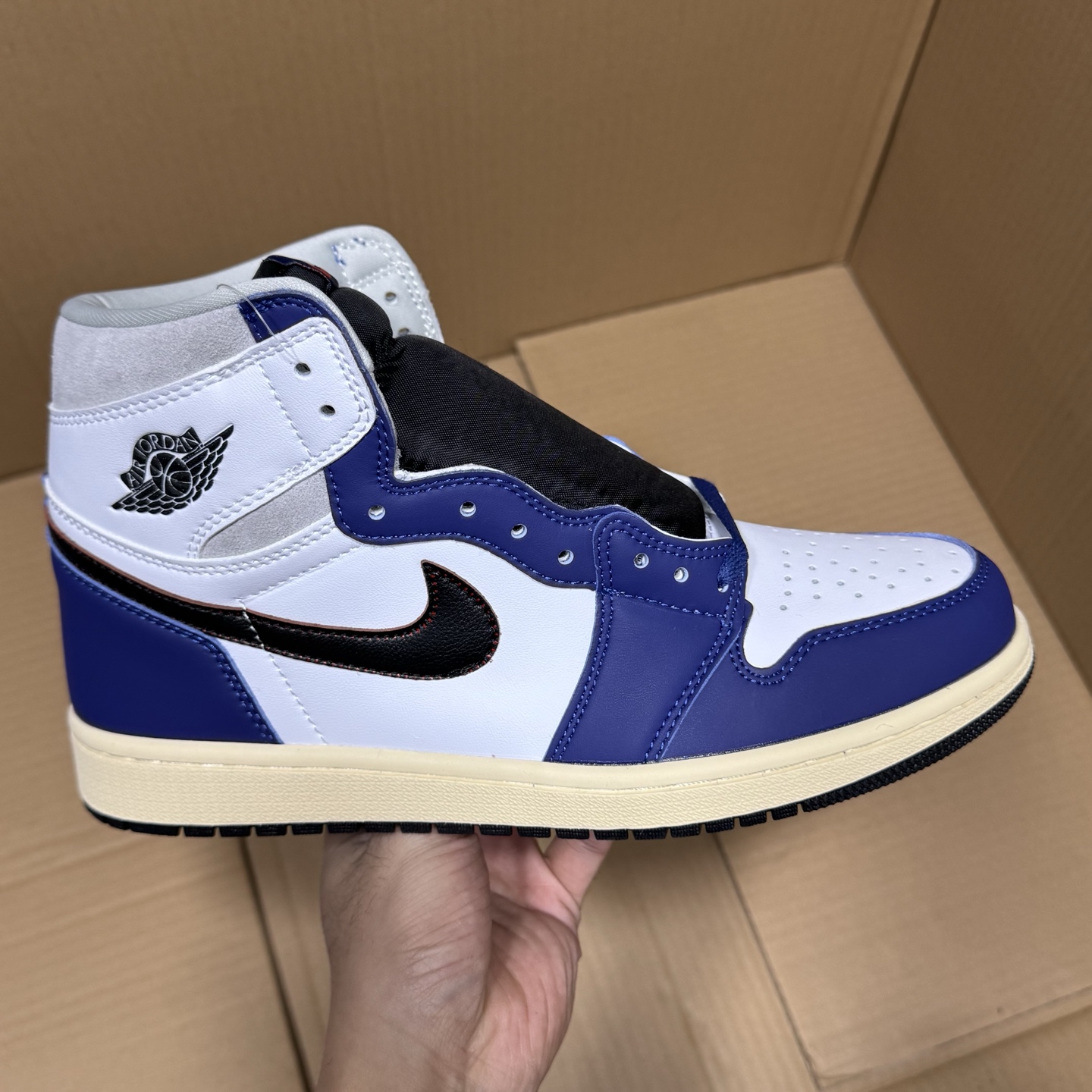 清远特价AJ1高帮系列！
尺码36-47.5稳定输出！原厂正确皮料，版型 细节 打造史上最强福利，长期福利稳定输出！外贸 平台客户首选！
编码AB245679!