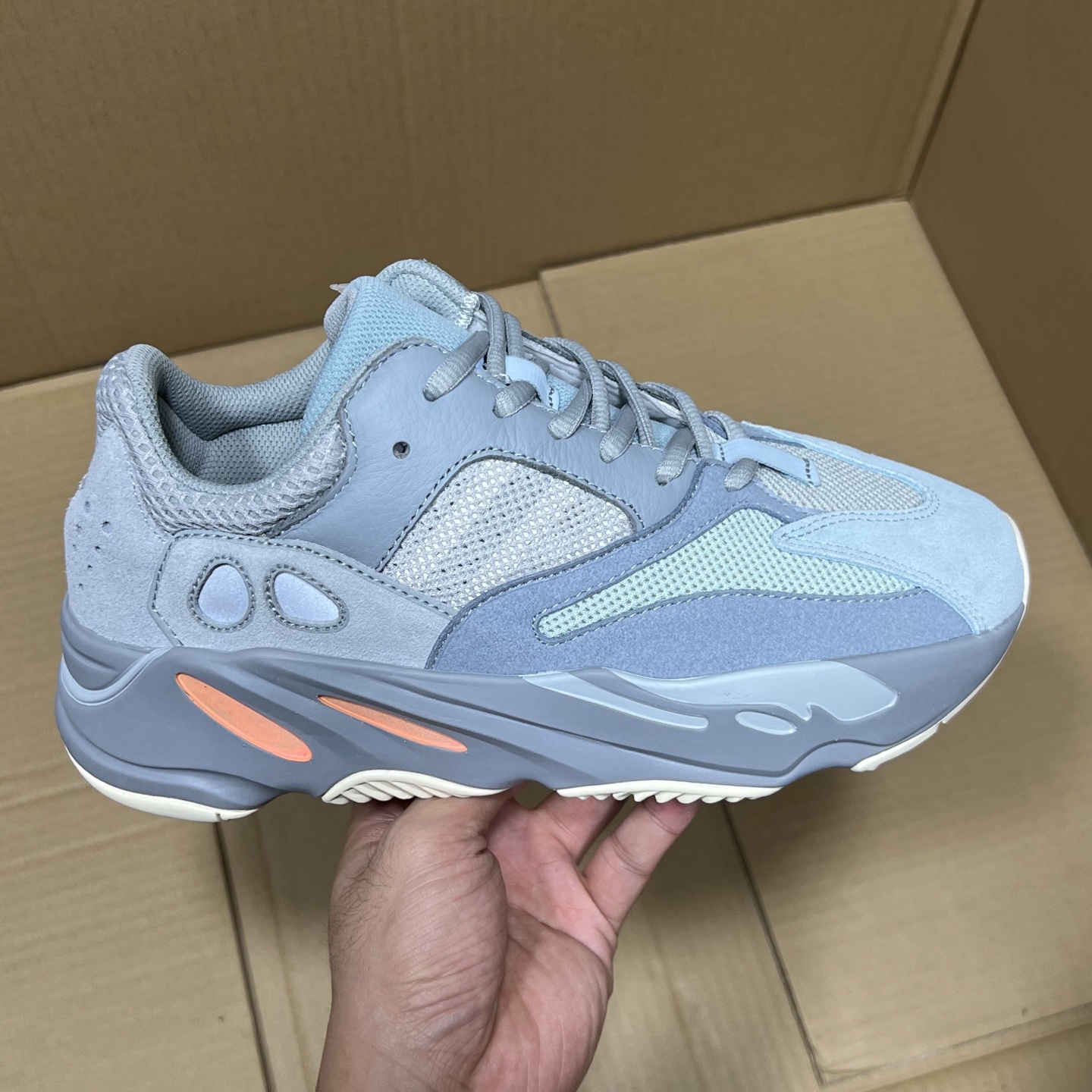 OG版本!椰子700特价 原价多少的你们都知道!外面随便差不多的都要200+,手速要快随时断码! 编码AB248547!