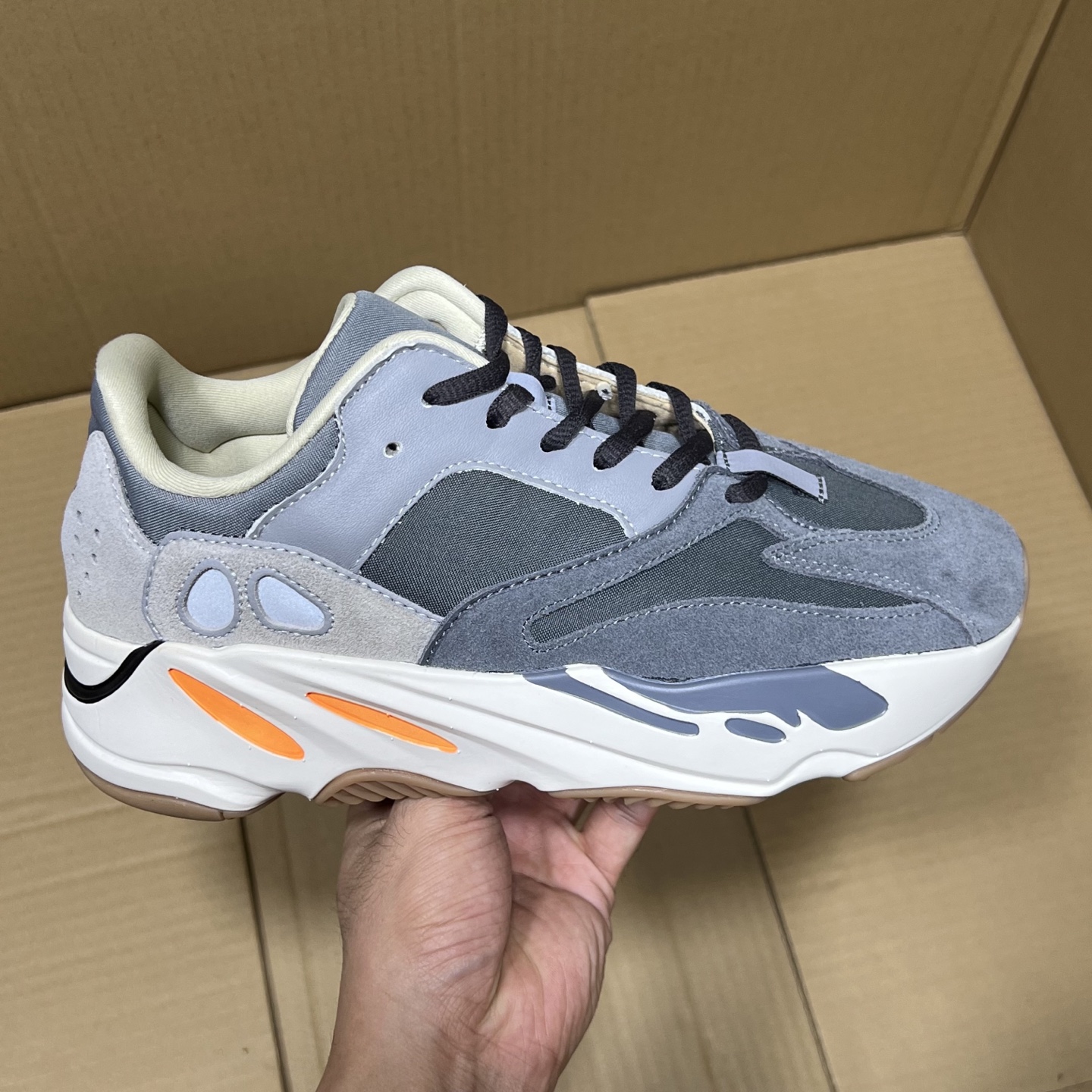 OG版本!椰子700特价 原价多少的你们都知道!外面随便差不多的都要200+,手速要快随时断码! 编码AB248547!