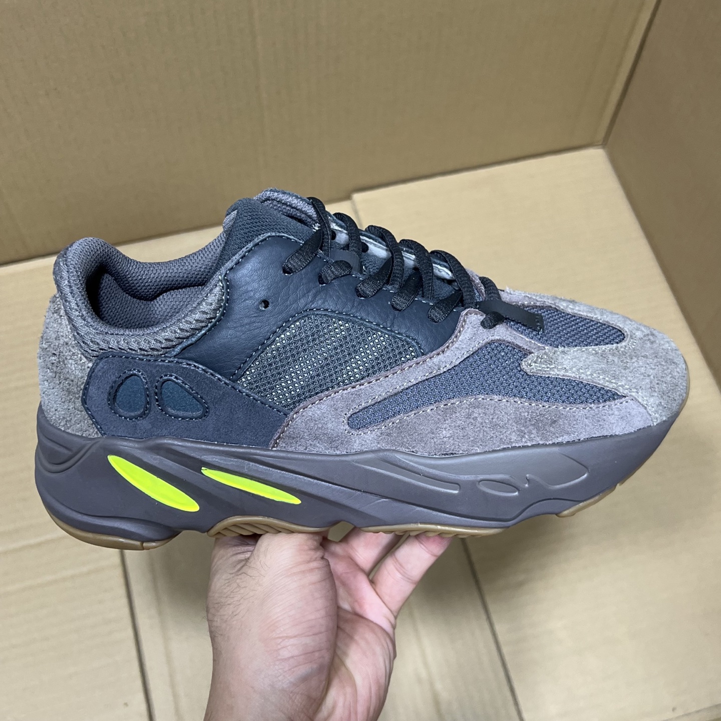 OG版本!椰子700特价 原价多少的你们都知道!外面随便差不多的都要200+,手速要快随时断码! 编码AB248547!