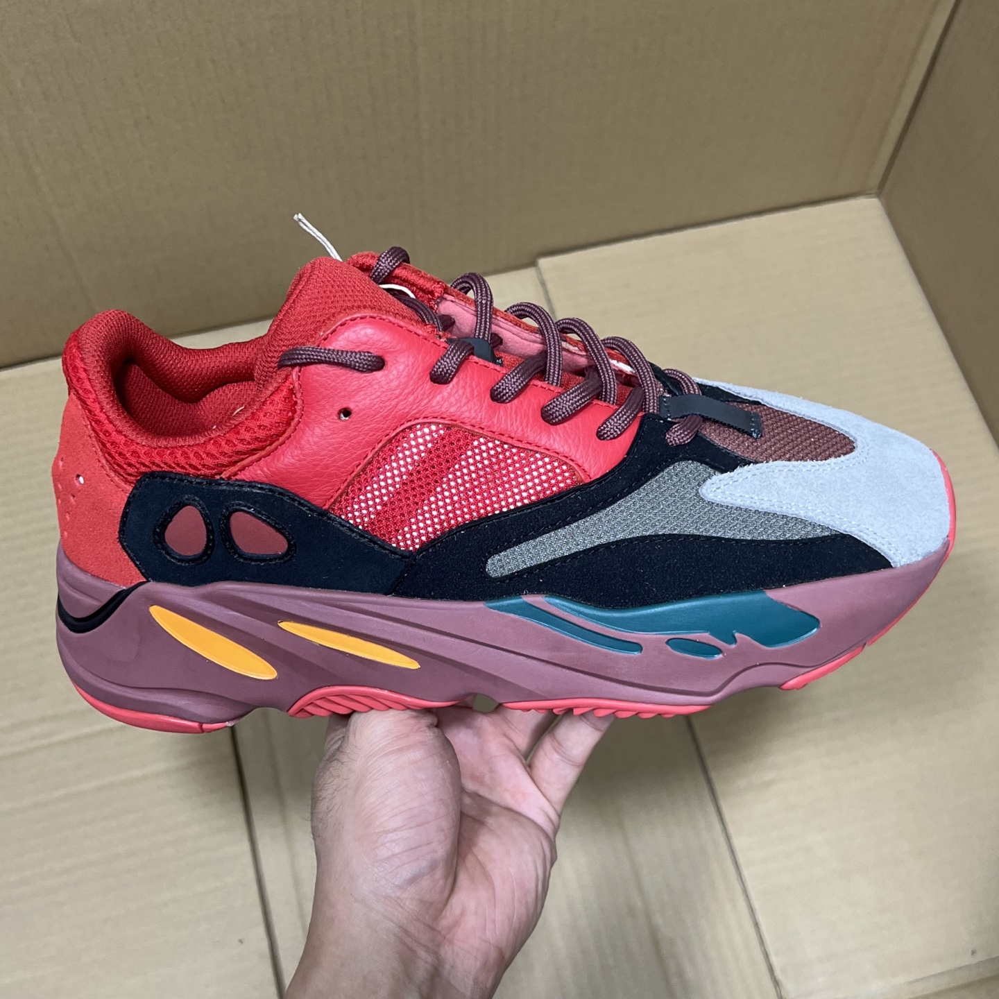 OG版本!椰子700特价 原价多少的你们都知道!外面随便差不多的都要200+,手速要快随时断码! 编码AB248547!