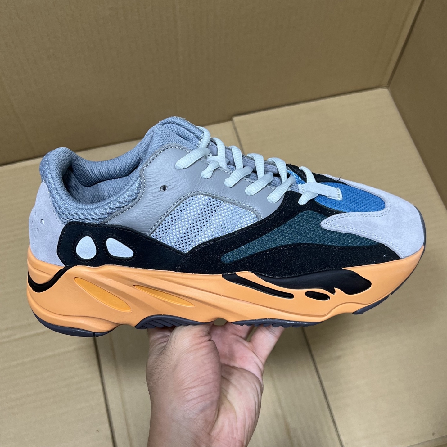 OG版本!椰子700特价 原价多少的你们都知道!外面随便差不多的都要200+,手速要快随时断码! 编码AB248547!