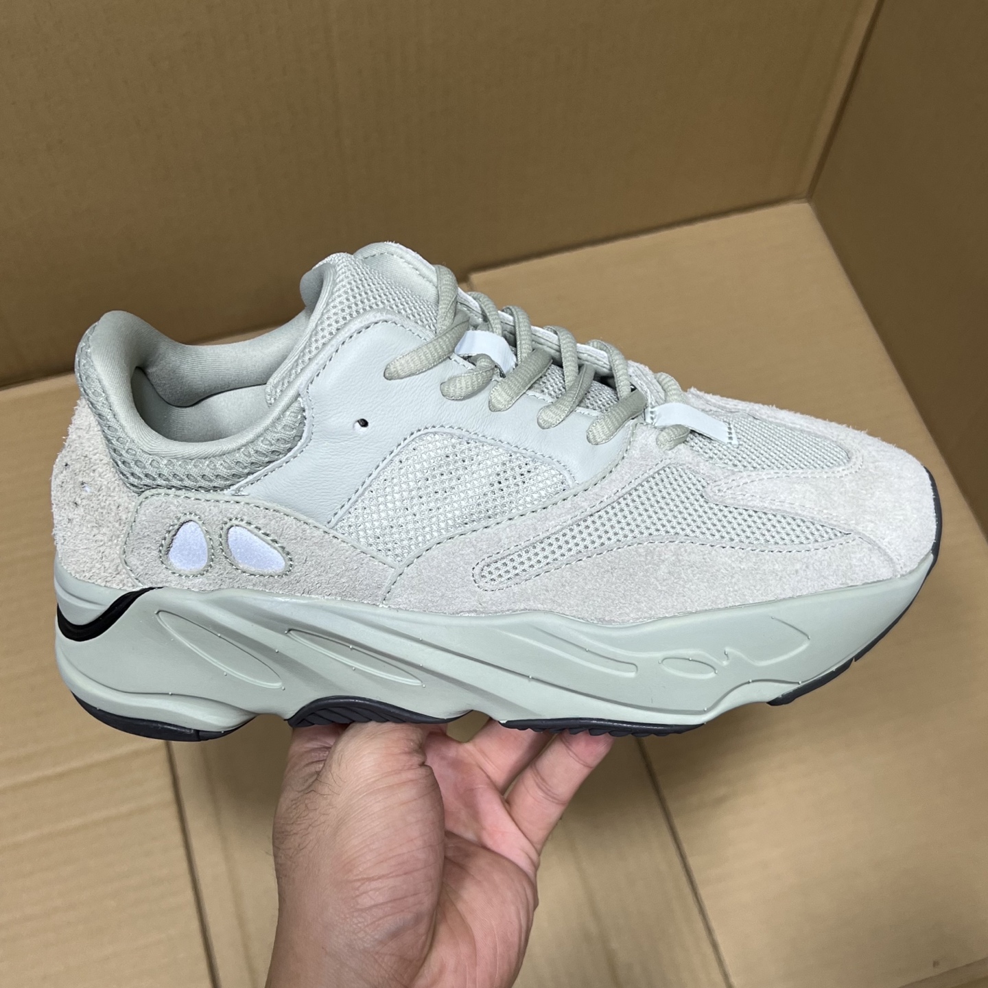 OG版本!椰子700特价 原价多少的你们都知道!外面随便差不多的都要200+,手速要快随时断码! 编码AB248547!