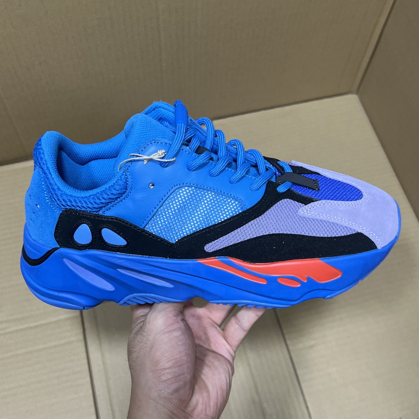 OG版本!椰子700特价 原价多少的你们都知道!外面随便差不多的都要200+,手速要快随时断码! 编码AB248547!