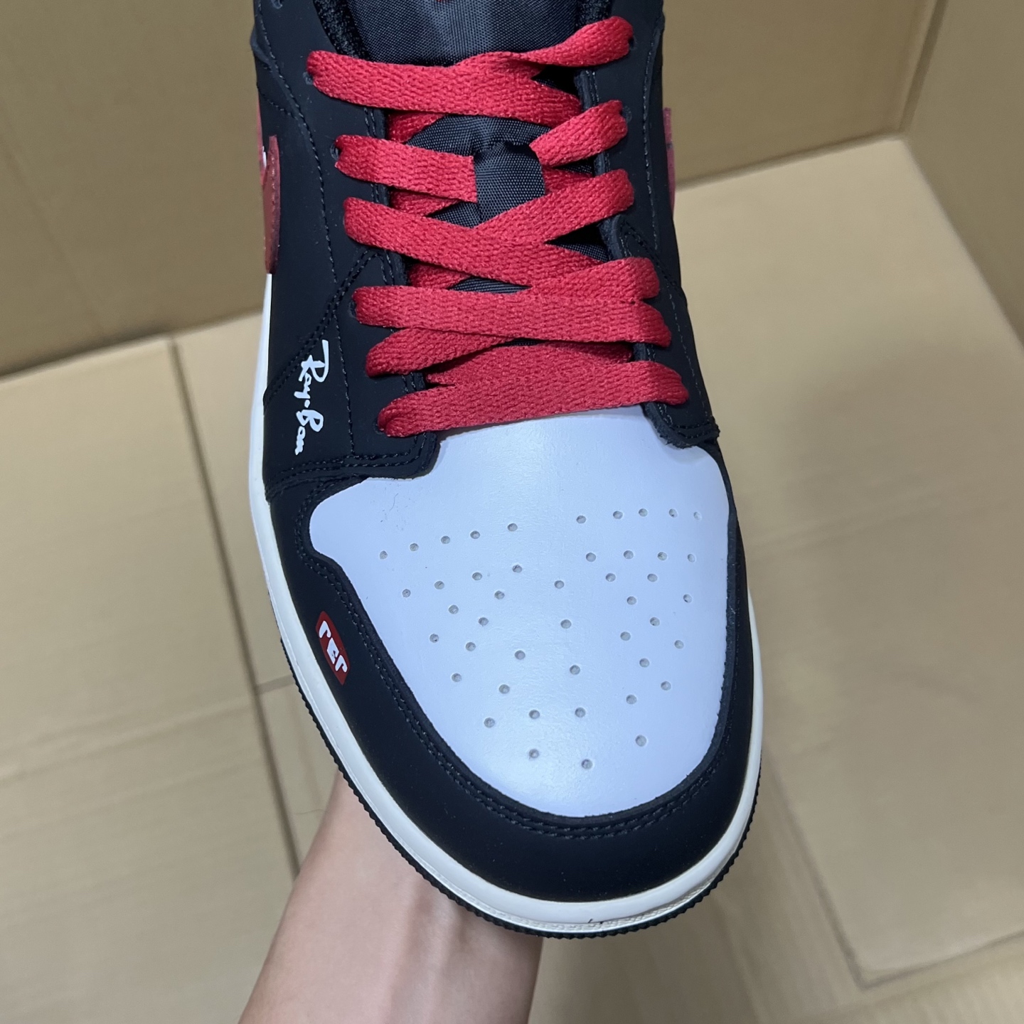 H版aj1低帮马年限定! 全码出货! 独家马年限定出货!品质 细节 如图所示!每日精准库存,售前售后无忧!各位放心买卖!编码AB265869