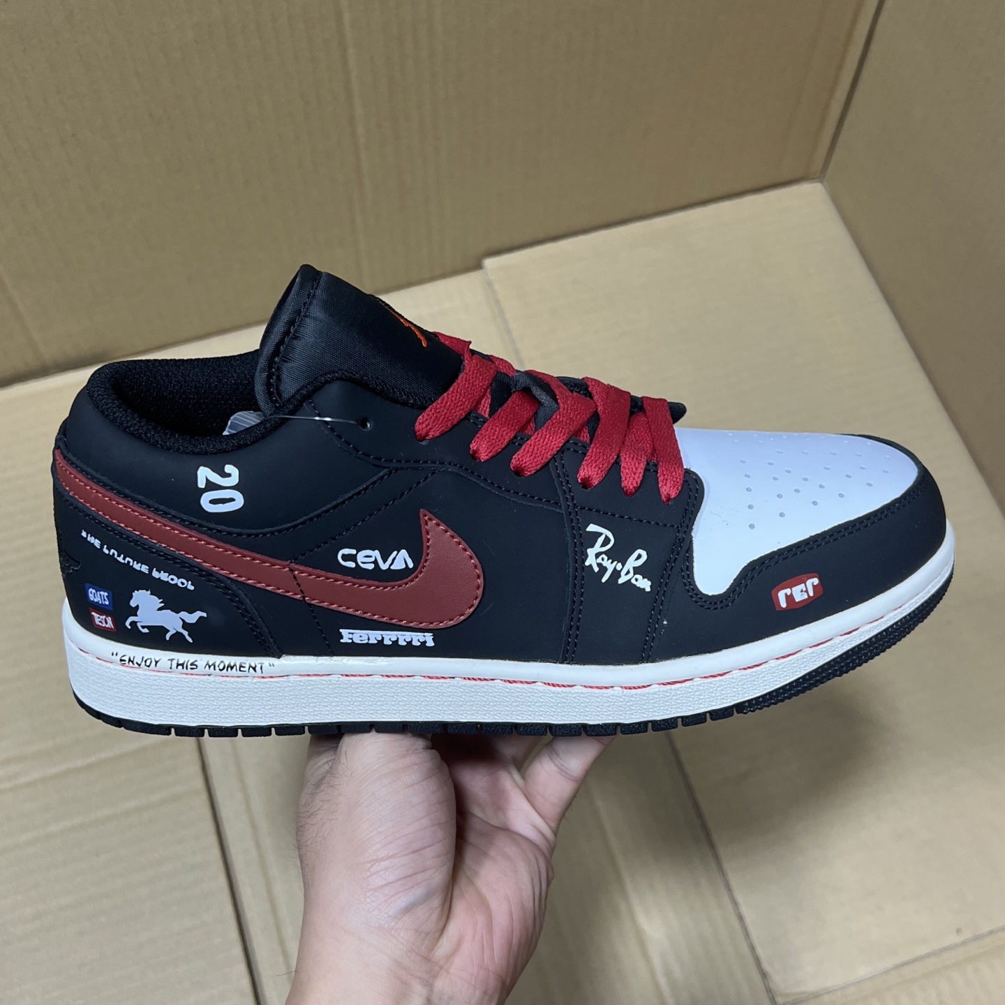 H版aj1低帮马年限定! 全码出货! 独家马年限定出货!品质 细节 如图所示!每日精准库存,售前售后无忧!各位放心买卖!编码AB265869