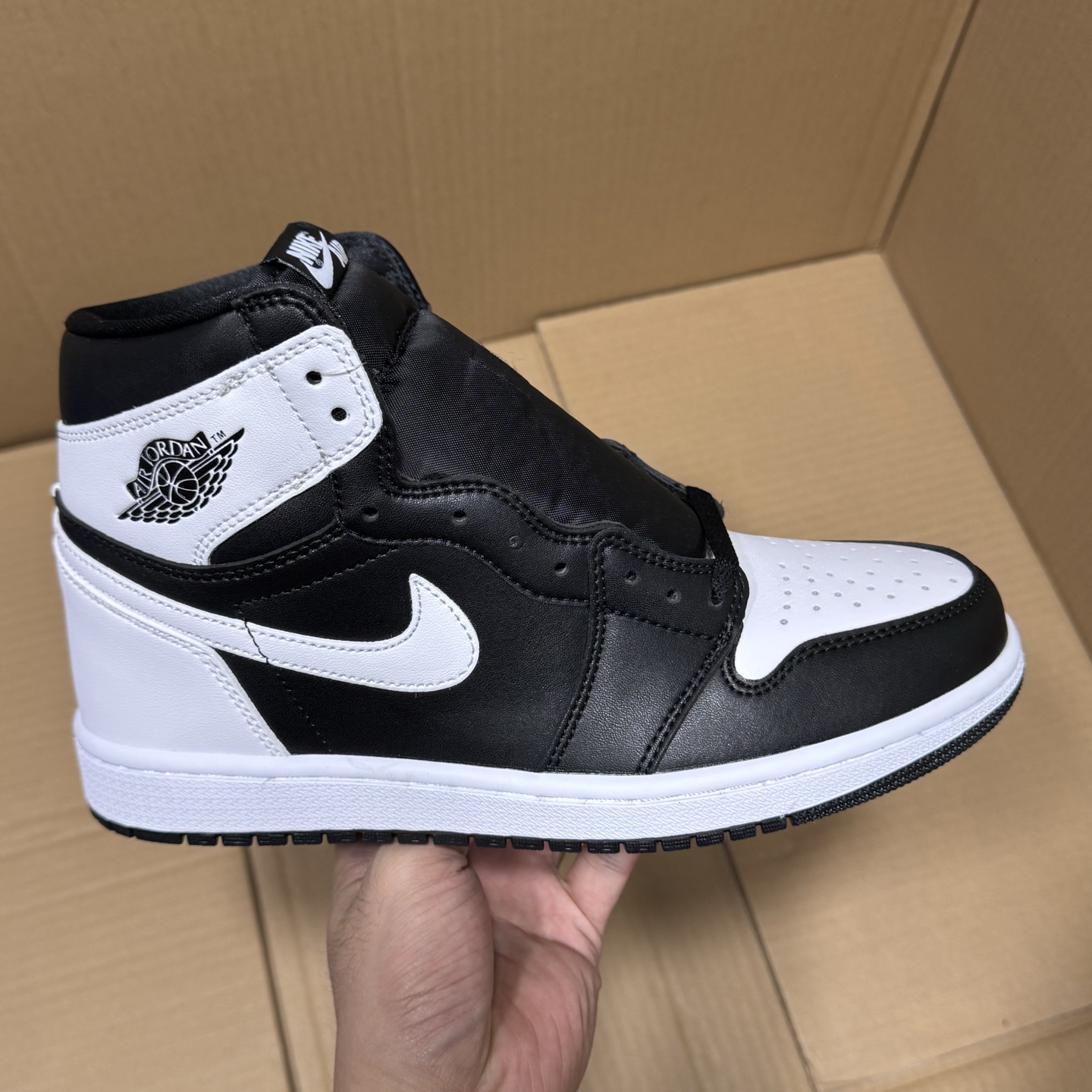 清远特价AJ1高帮系列！
尺码36-47.5稳定输出！原厂正确皮料，版型 细节 打造史上最强福利，长期福利稳定输出！外贸 平台客户首选！
编码AB245679!