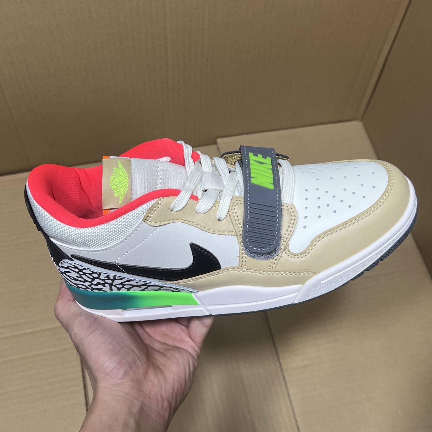 小DT纯原aj312低帮！
尺码36-47.5，全码输出！
头层品质！此版本品质对比价格绝对是市场行业性价比TOP1存在！一流的品质，二流的价格！随意对比市场任何高端版本！
编码AB147658