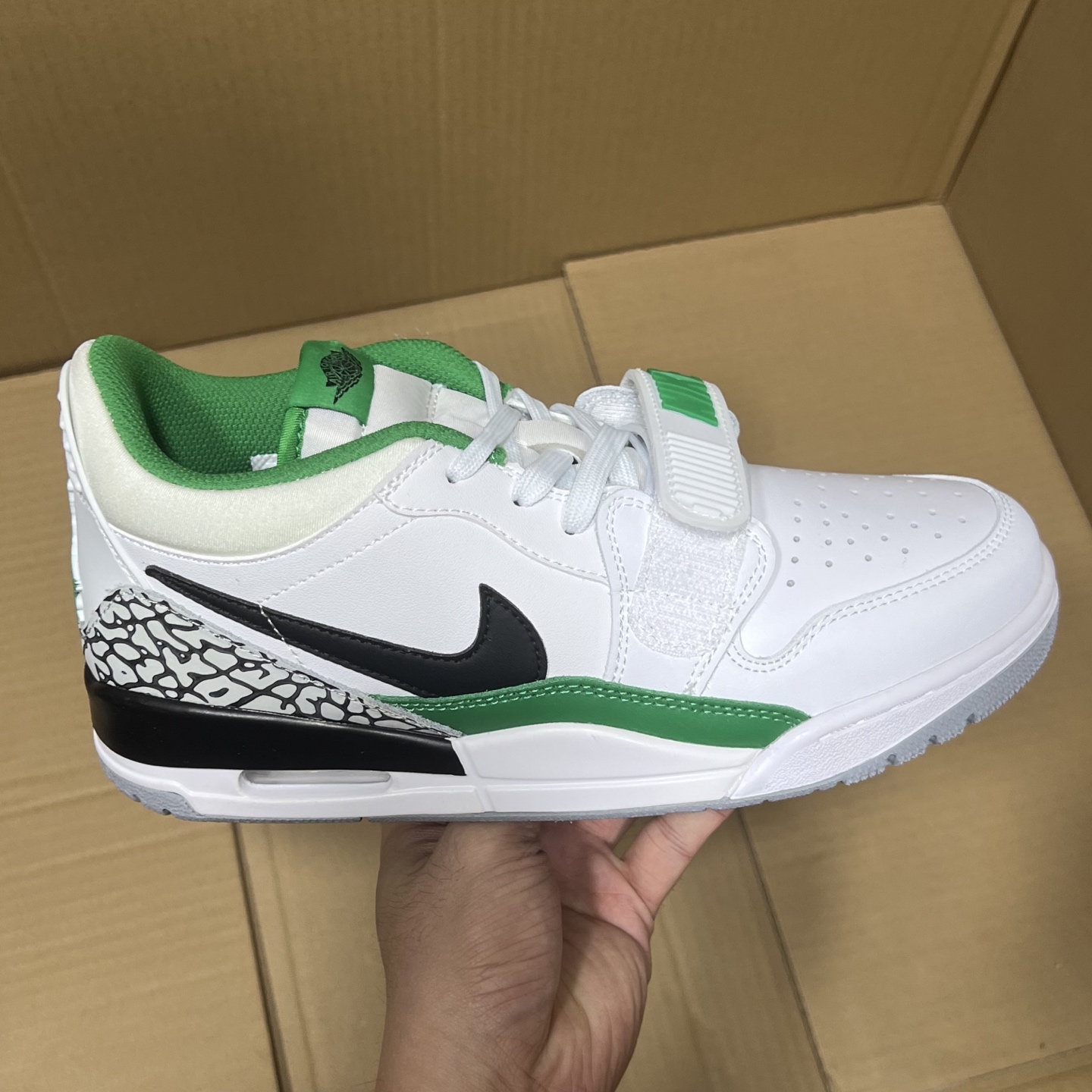 小DT纯原aj312低帮! 全码输出! 头层品质!此版本品质对比价格绝对是市场行业性价比TOP1存在!一流的品质,二流的价格!随意对比市场任何高端版本! 编码AB147658