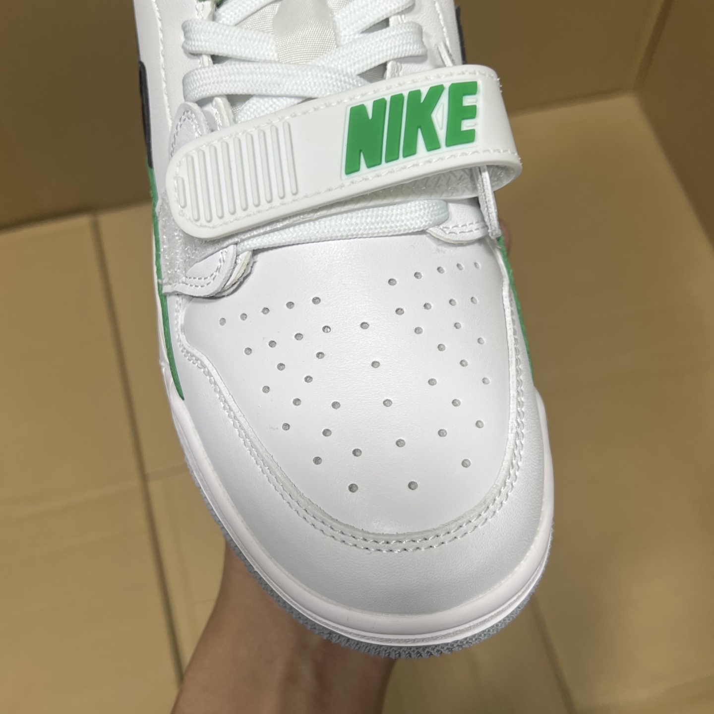 小DT纯原aj312低帮! 全码输出! 头层品质!此版本品质对比价格绝对是市场行业性价比TOP1存在!一流的品质,二流的价格!随意对比市场任何高端版本! 编码AB147658