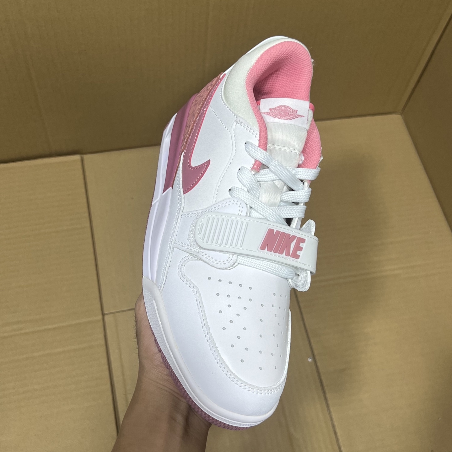 小DT纯原aj312低帮! 全码输出! 头层品质!此版本品质对比价格绝对是市场行业性价比TOP1存在!一流的品质,二流的价格!随意对比市场任何高端版本! 编码AB147658