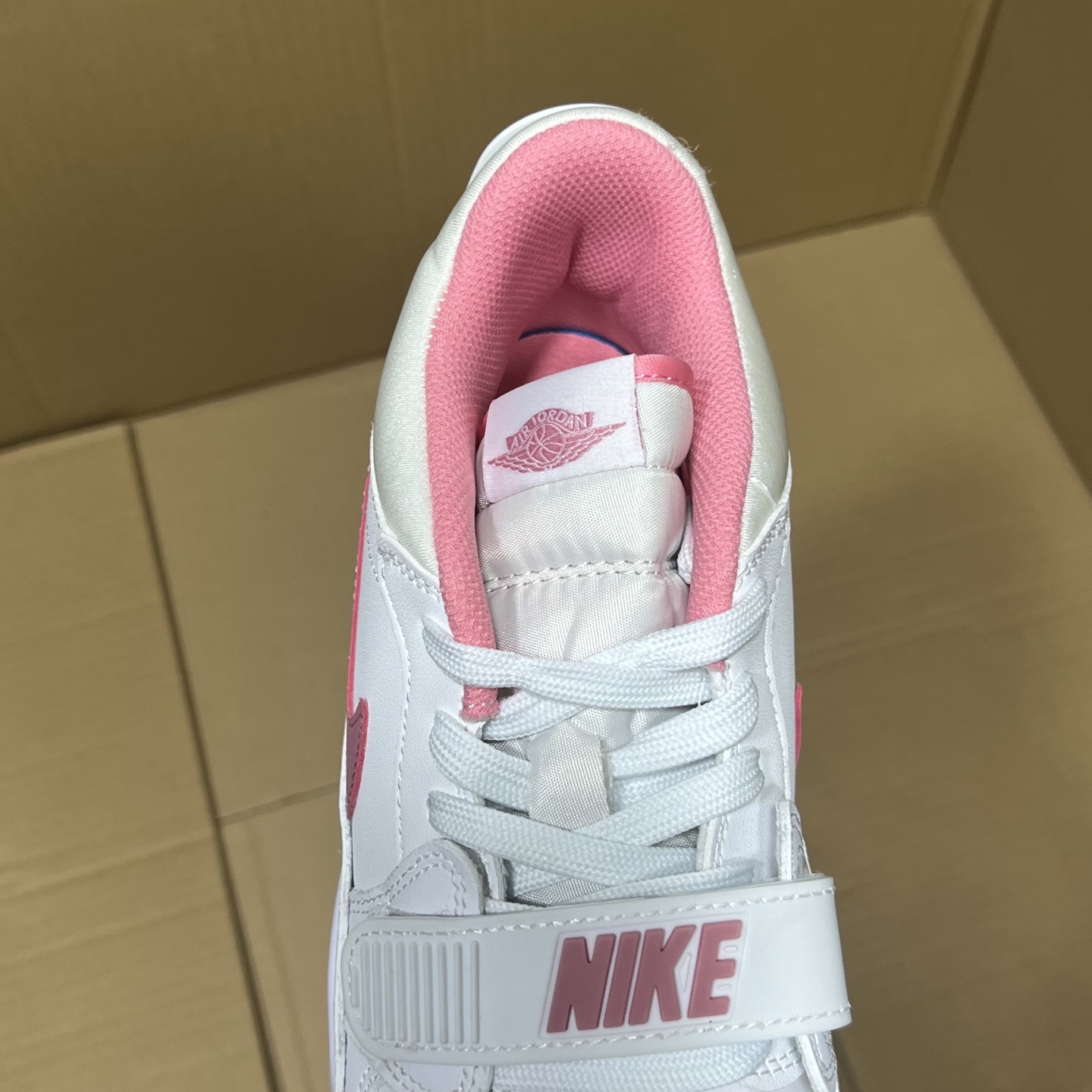 小DT纯原aj312低帮! 全码输出! 头层品质!此版本品质对比价格绝对是市场行业性价比TOP1存在!一流的品质,二流的价格!随意对比市场任何高端版本! 编码AB147658