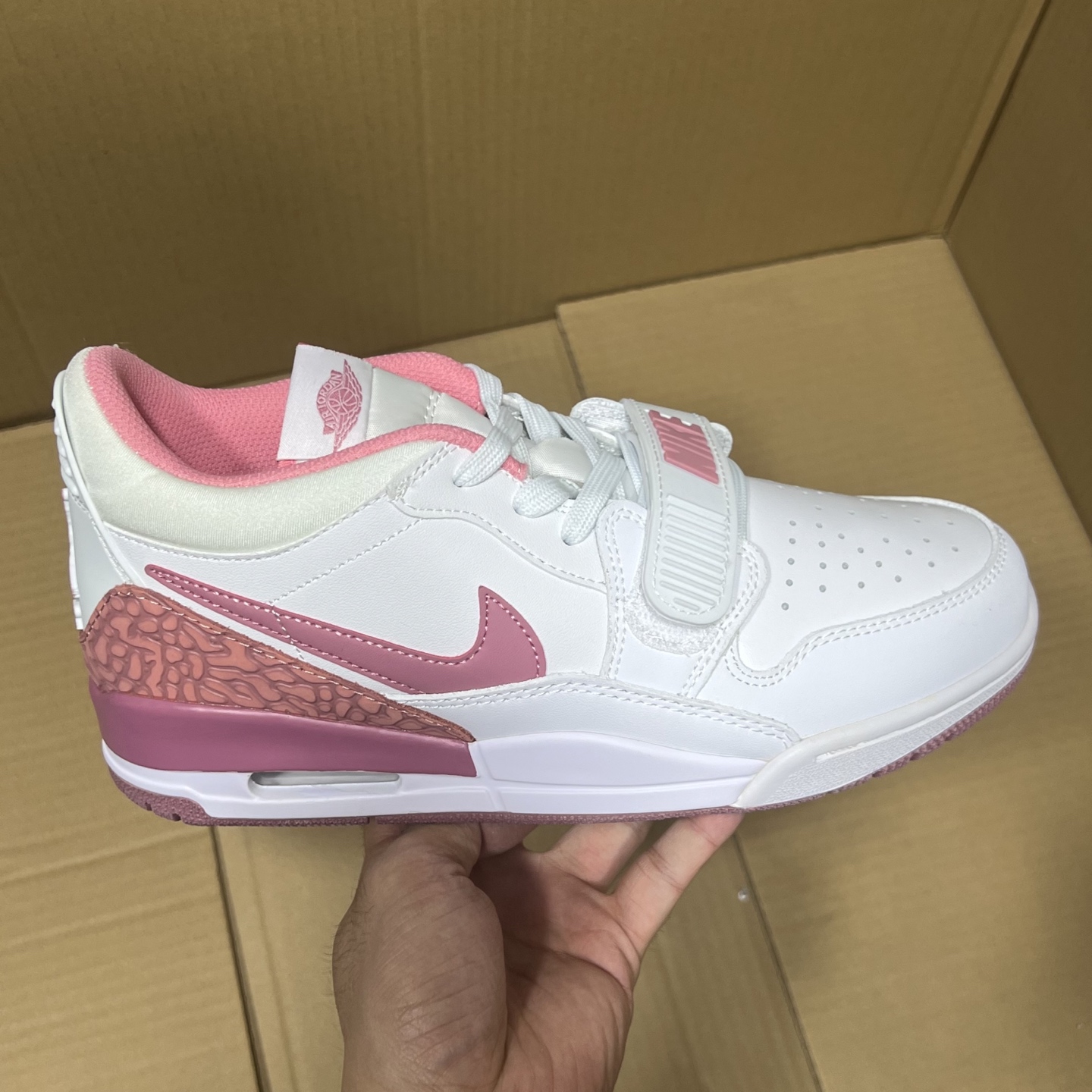 小DT纯原aj312低帮! 全码输出! 头层品质!此版本品质对比价格绝对是市场行业性价比TOP1存在!一流的品质,二流的价格!随意对比市场任何高端版本! 编码AB147658