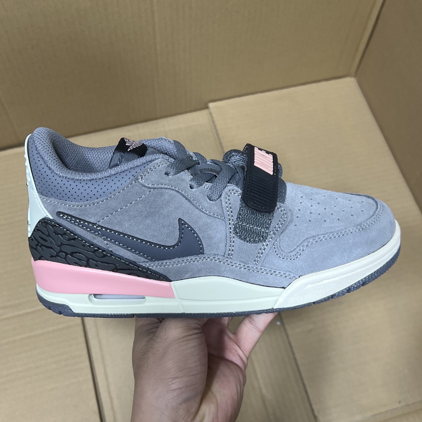 小DT纯原aj312低帮! 全码输出! 头层品质!此版本品质对比价格绝对是市场行业性价比TOP1存在!一流的品质,二流的价格!随意对比市场任何高端版本! 编码AB147658