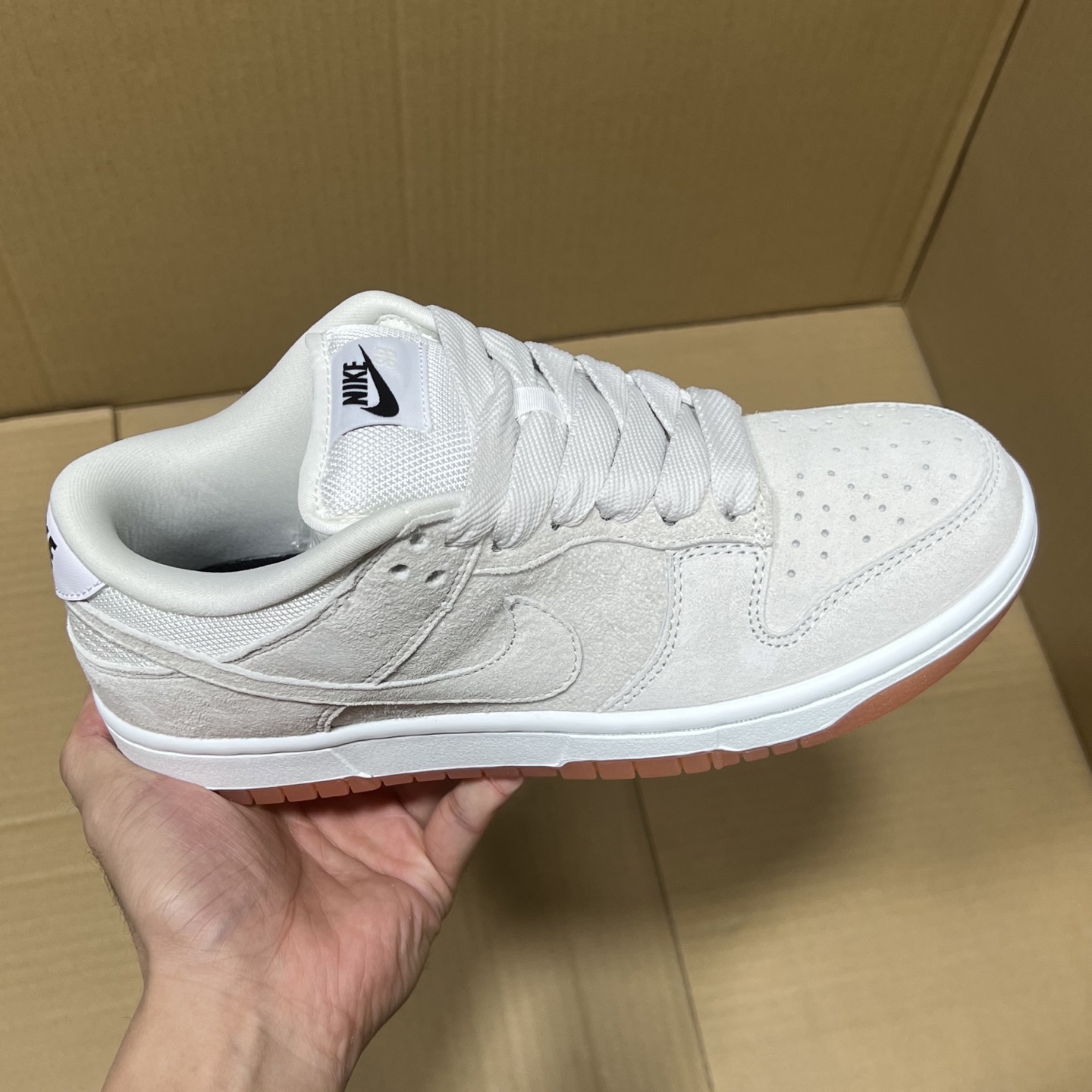 ST纯原Dunk系列！
尺码36-47.5全码出货！
目前市面最值得推荐的一个版本[握手] 做工 细节 用料 价格都是实打实的在这里[拳头]
编码AB176746