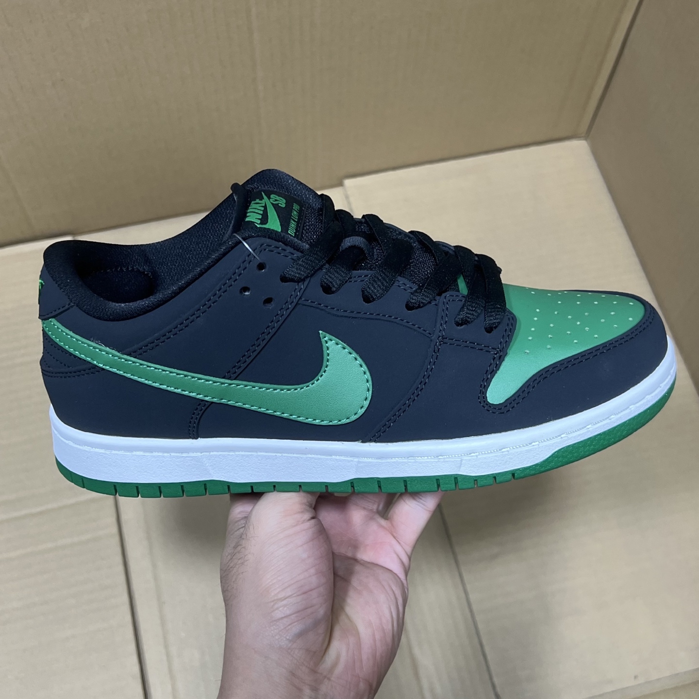 ST纯原Dunk系列！
尺码36-47.5全码出货！
目前市面最值得推荐的一个版本[握手] 做工 细节 用料 价格都是实打实的在这里[拳头]
编码AB176746