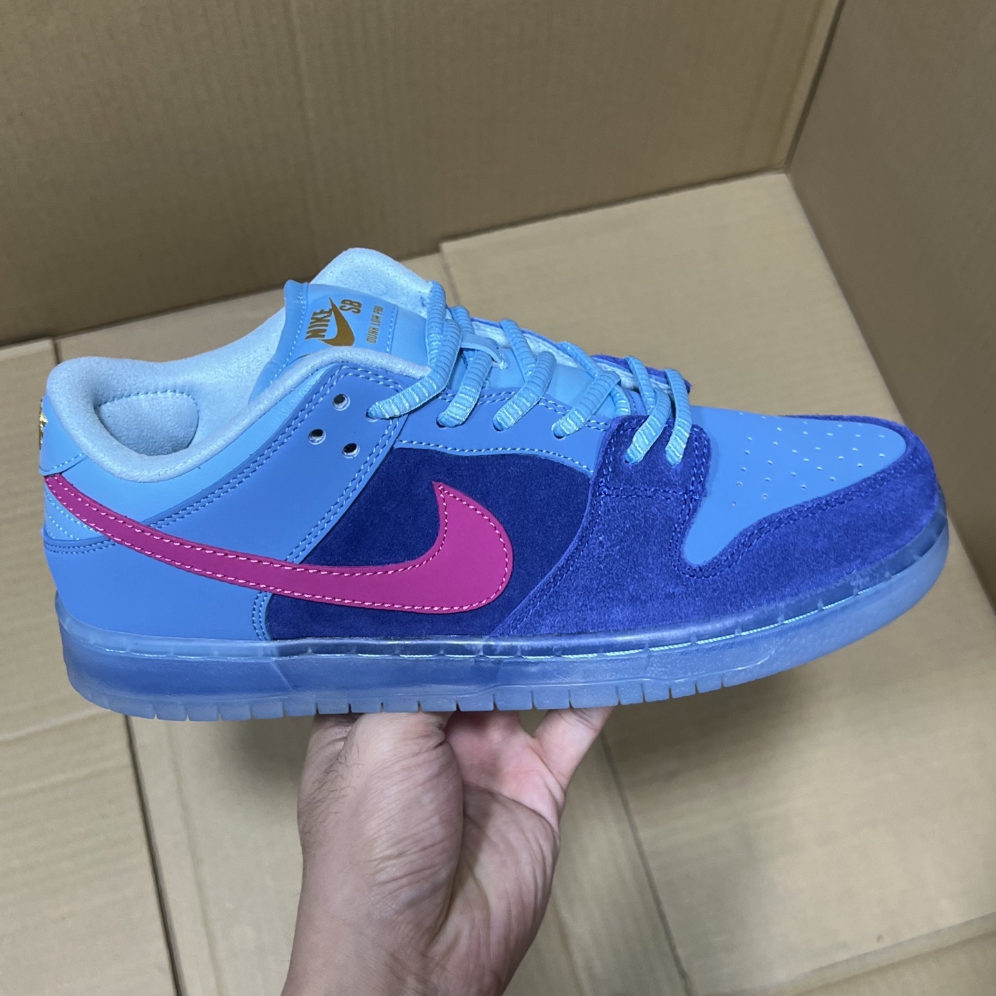 ST纯原Dunk系列！
尺码36-47.5全码出货！
目前市面最值得推荐的一个版本[握手] 做工 细节 用料 价格都是实打实的在这里[拳头]
编码AB176746