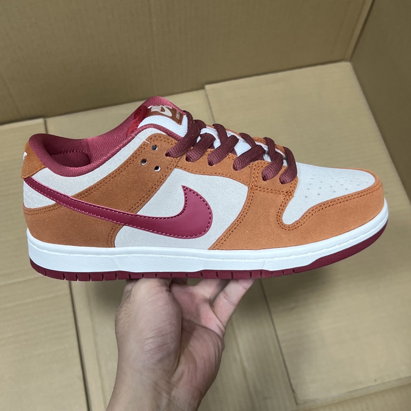 ST纯原Dunk系列！
尺码36-47.5全码出货！
目前市面最值得推荐的一个版本[握手] 做工 细节 用料 价格都是实打实的在这里[拳头]
编码AB176746