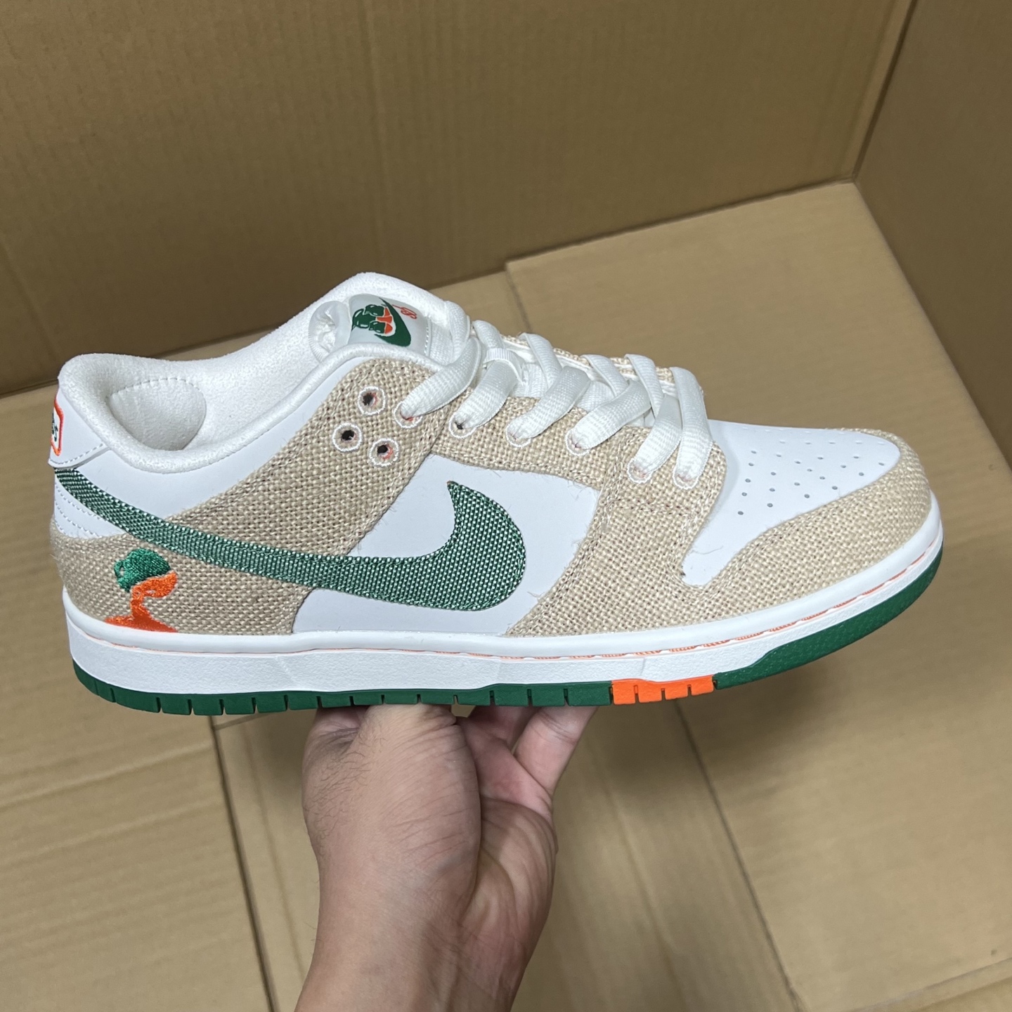 ST纯原Dunk系列！
尺码36-47.5全码出货！
目前市面最值得推荐的一个版本[握手] 做工 细节 用料 价格都是实打实的在这里[拳头]
编码AB176746