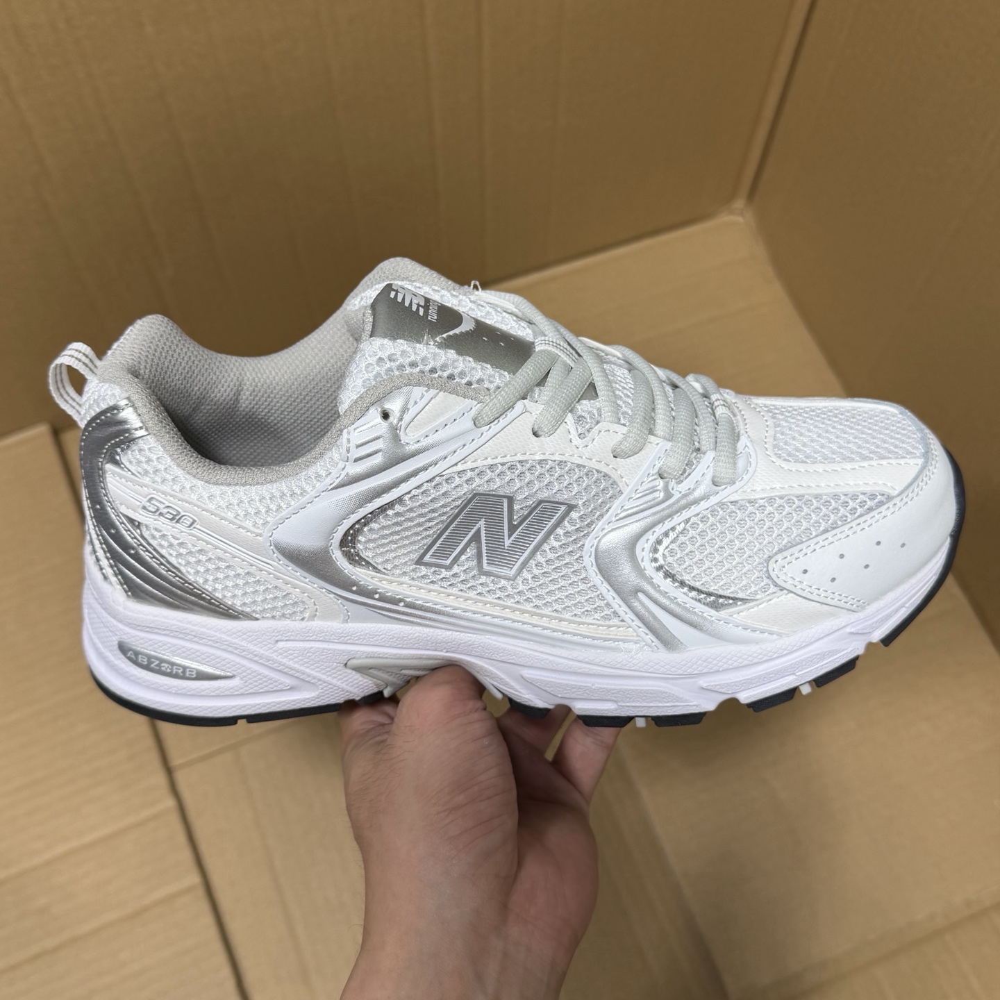 GS版NB530! 全码出货! 平台特供批次产物!区分市售一切通货,品质非常棒的一个版本,性价比超级高! 编码AB325896!