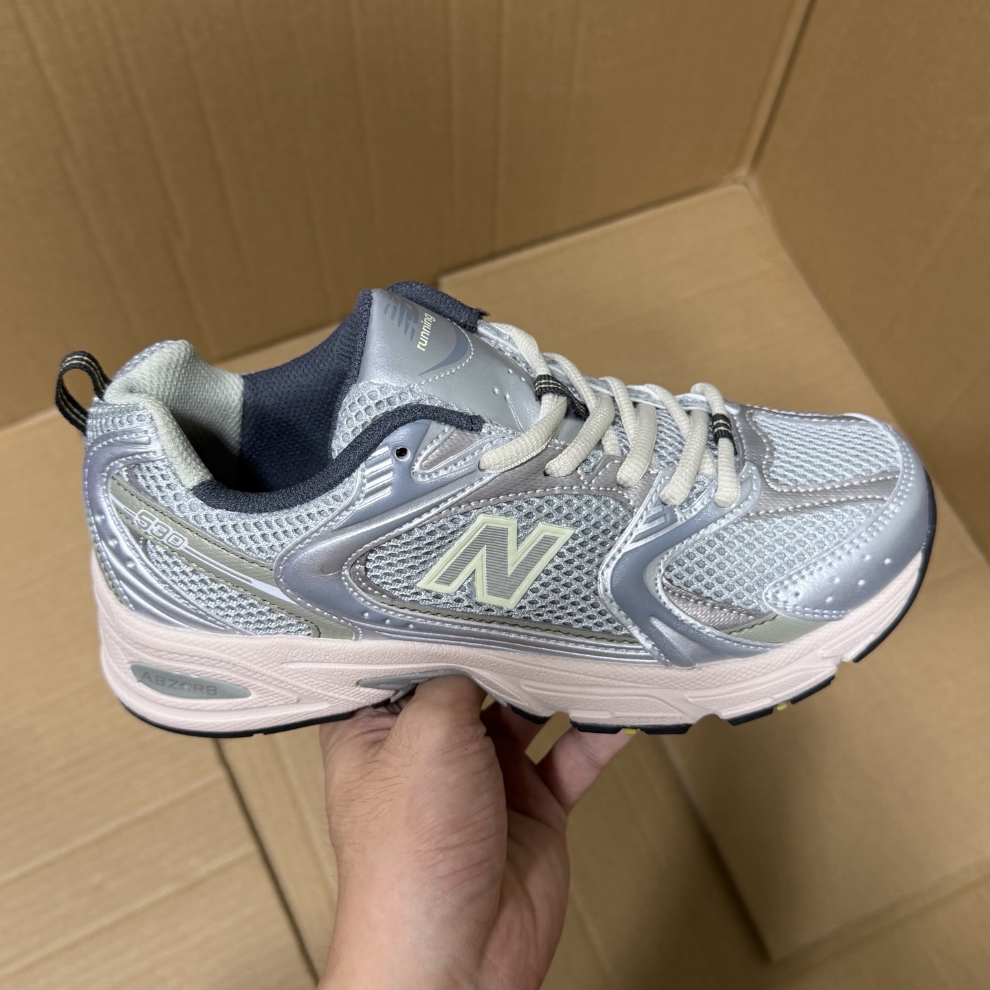 GQ版NB530系列! 全码出货! 全新版本出货,细节做的相当到位!价格绝对亲民!行业性价比天花板产品!新配色陆续出货! 编码AB324378!