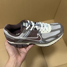 ST纯原佛魔罗V5特价! 尺码36-44.5,全码输出! 目前市面最值得推荐的一个版本,做工 细节 用料 价格都是实打实 ST纯原佛魔罗V5特价! 尺码36-44.5,全码输出! 目前市面最值得推荐的一个版本,做工 细节 用料 价格都是实打实