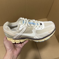 ST纯原佛魔罗V5特价! 尺码36-44.5,全码输出! 目前市面最值得推荐的一个版本,做工 细节 用料 价格都是实打实 ST纯原佛魔罗V5特价! 尺码36-44.5,全码输出! 目前市面最值得推荐的一个版本,做工 细节 用料 价格都是实打实