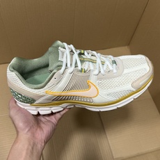 ST纯原佛魔罗V5特价! 尺码36-44.5,全码输出! 目前市面最值得推荐的一个版本,做工 细节 用料 价格都是实打实 ST纯原佛魔罗V5特价! 尺码36-44.5,全码输出! 目前市面最值得推荐的一个版本,做工 细节 用料 价格都是实打实