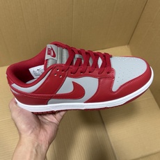 ST纯原Dunk系列特价! 尺码36-46,全码输出! 目前市面最值得推荐的一个版本,做工 细节 用料 价格都是实打实的 ST纯原Dunk系列特价! 尺码36-46,全码输出! 目前市面最值得推荐的一个版本,做工 细节 用料 价格都是实打实的