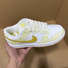 ST纯原Dunk系列特价! 尺码36-46,全码输出! 目前市面最值得推荐的一个版本,做工 细节 用料 价格都是实打实的 ST纯原Dunk系列特价! 尺码36-46,全码输出! 目前市面最值得推荐的一个版本,做工 细节 用料 价格都是实打实的